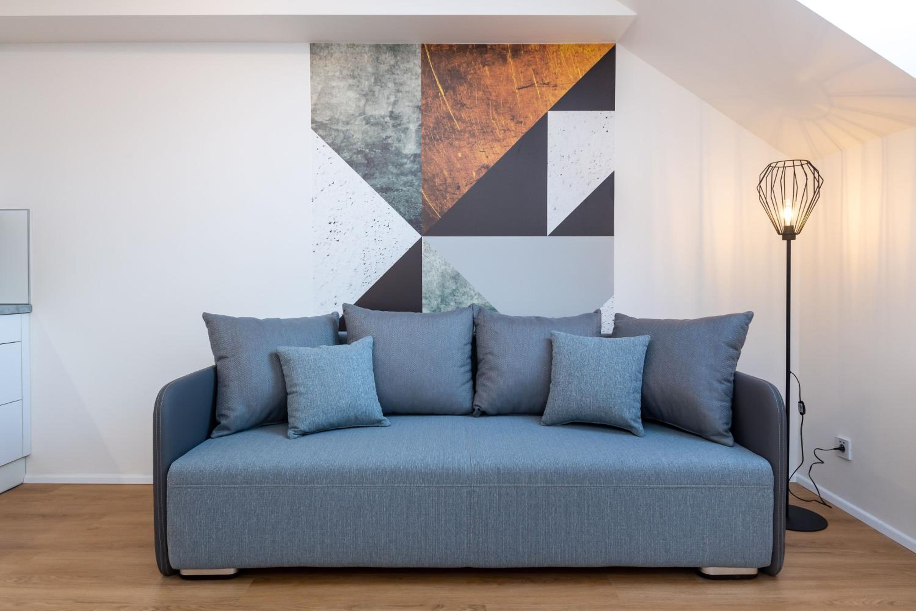 Luxury One-Bedroom Attic (4 Adults)