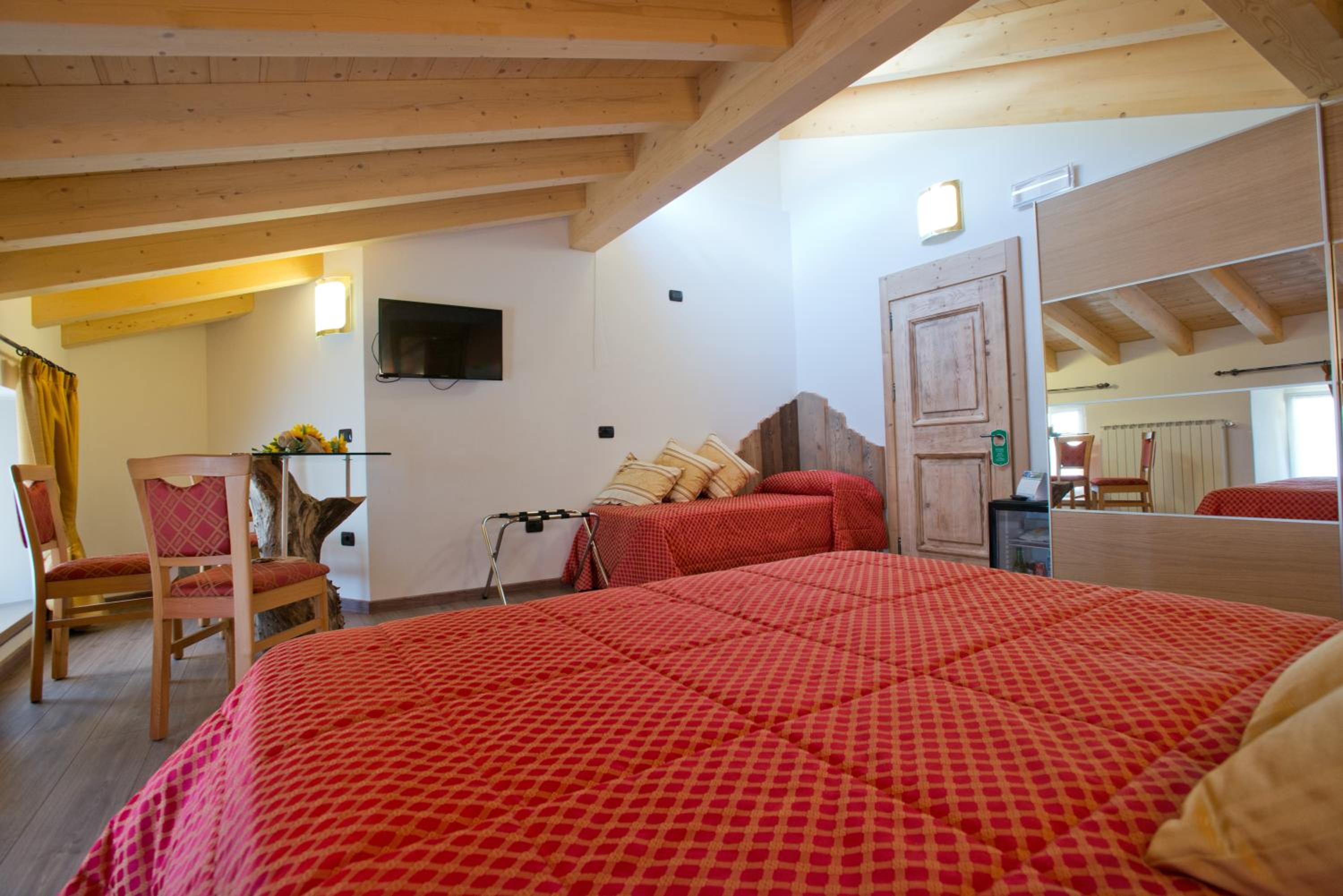 Deluxe Triple Room - Annex - Photo 18
