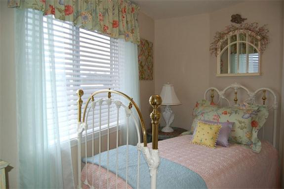 Two-Bedroom Apartment - Columbia Tower - No Pets photo 3