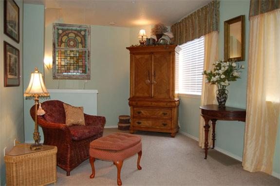 Two-Bedroom Apartment - Columbia Tower - No Pets photo 2