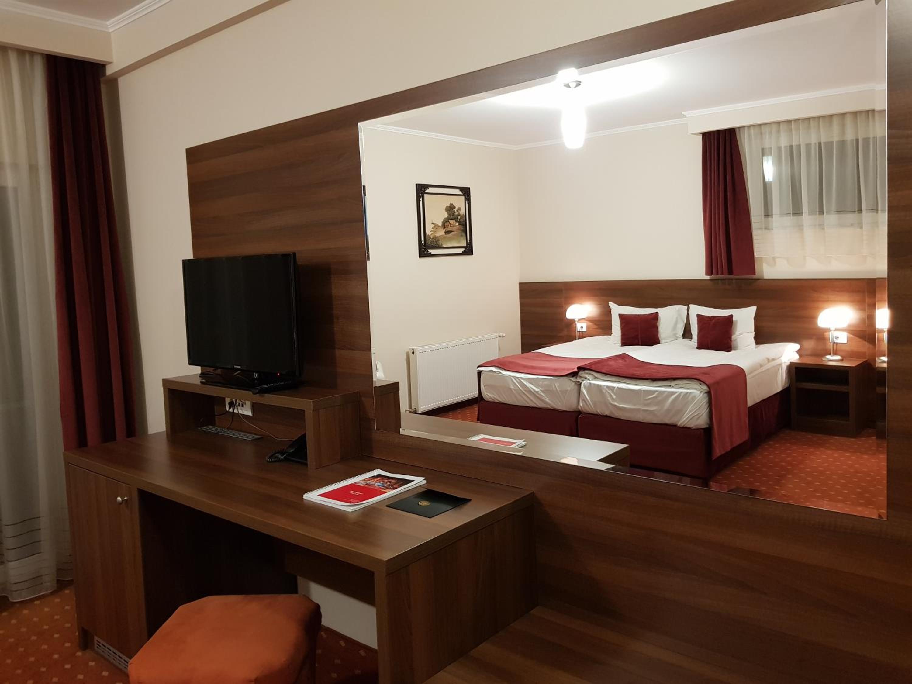 Double or Twin Room - Photo 4