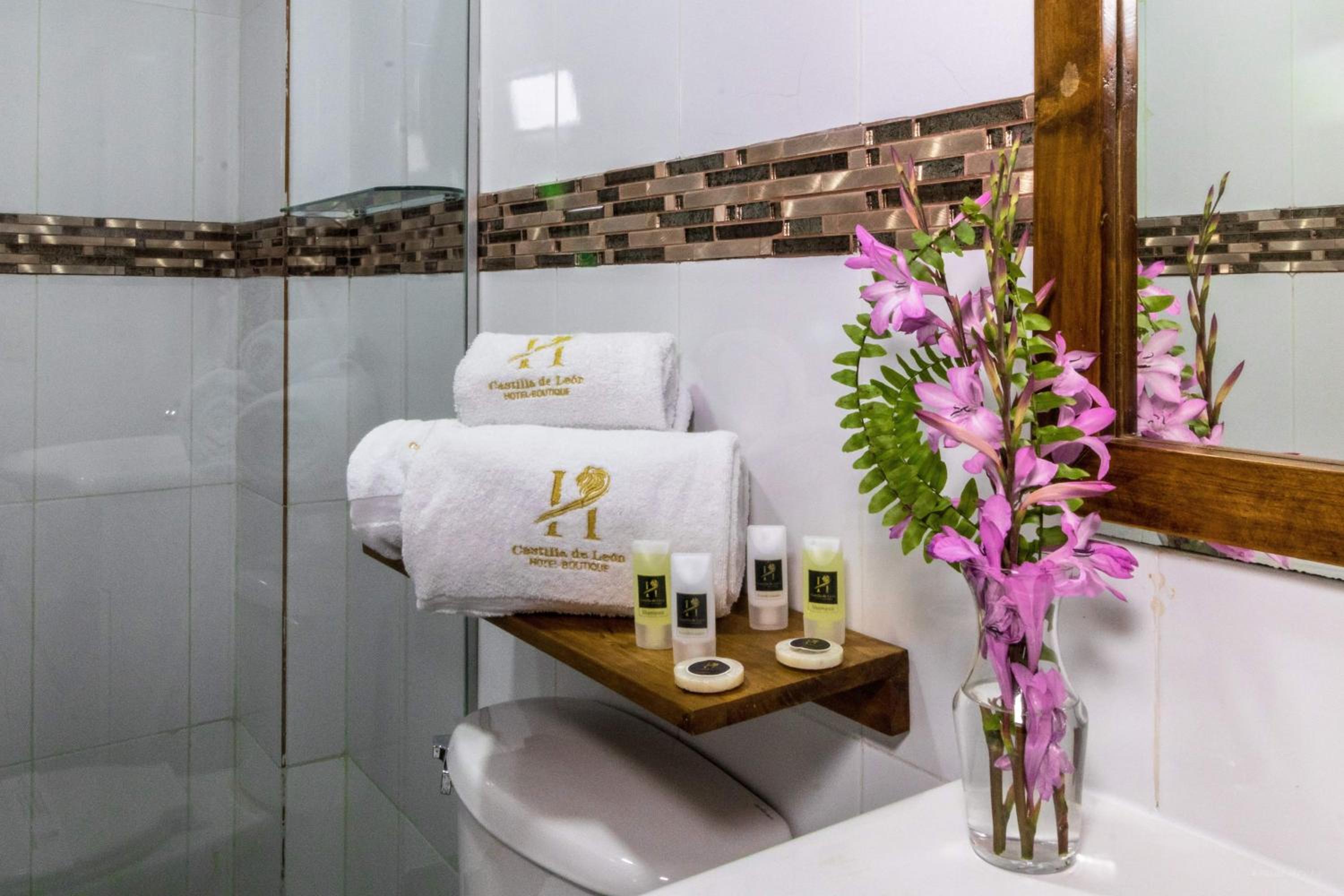 Queen Room photo 1