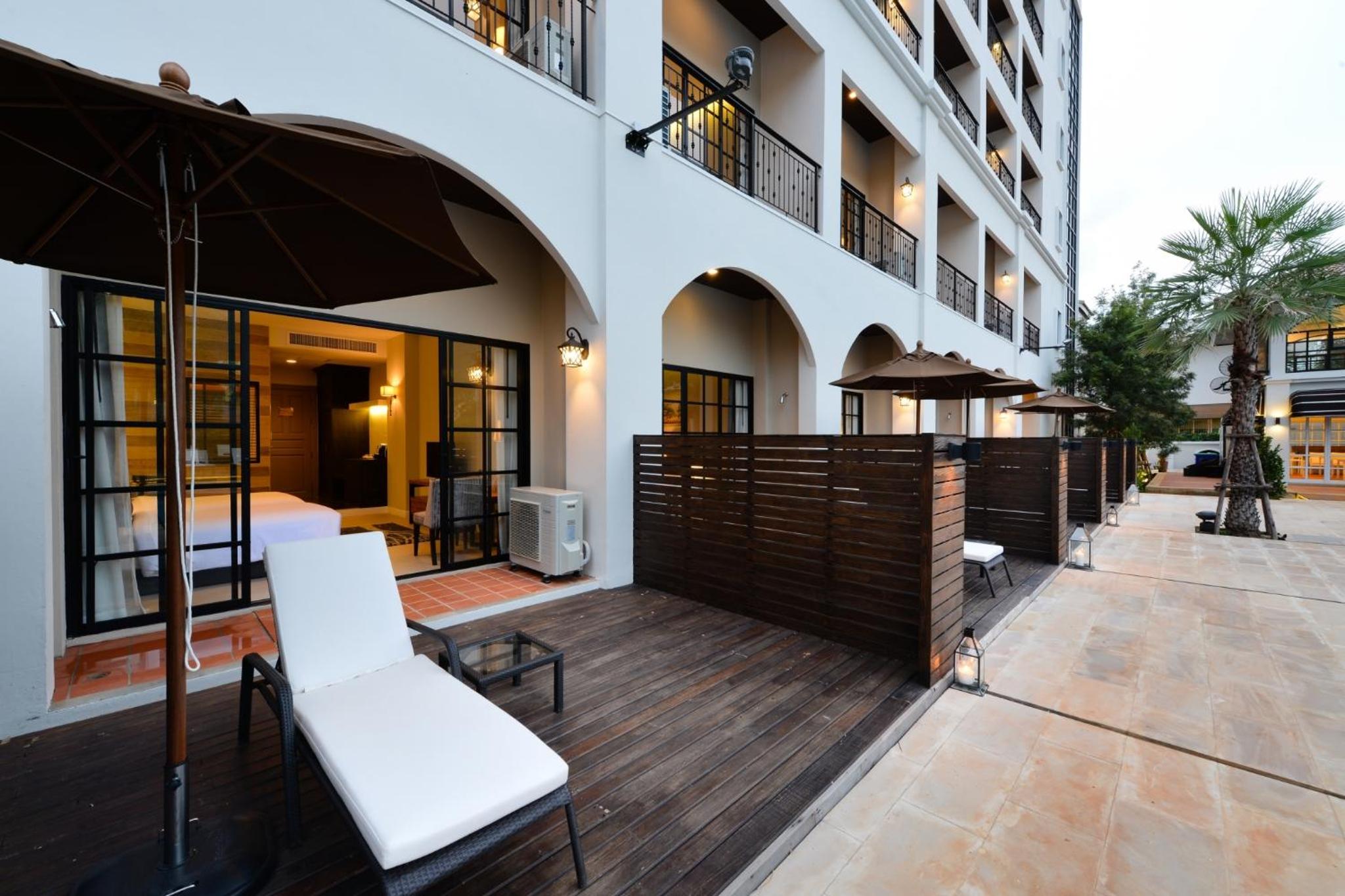 Twin Room with Pool View photo 3
