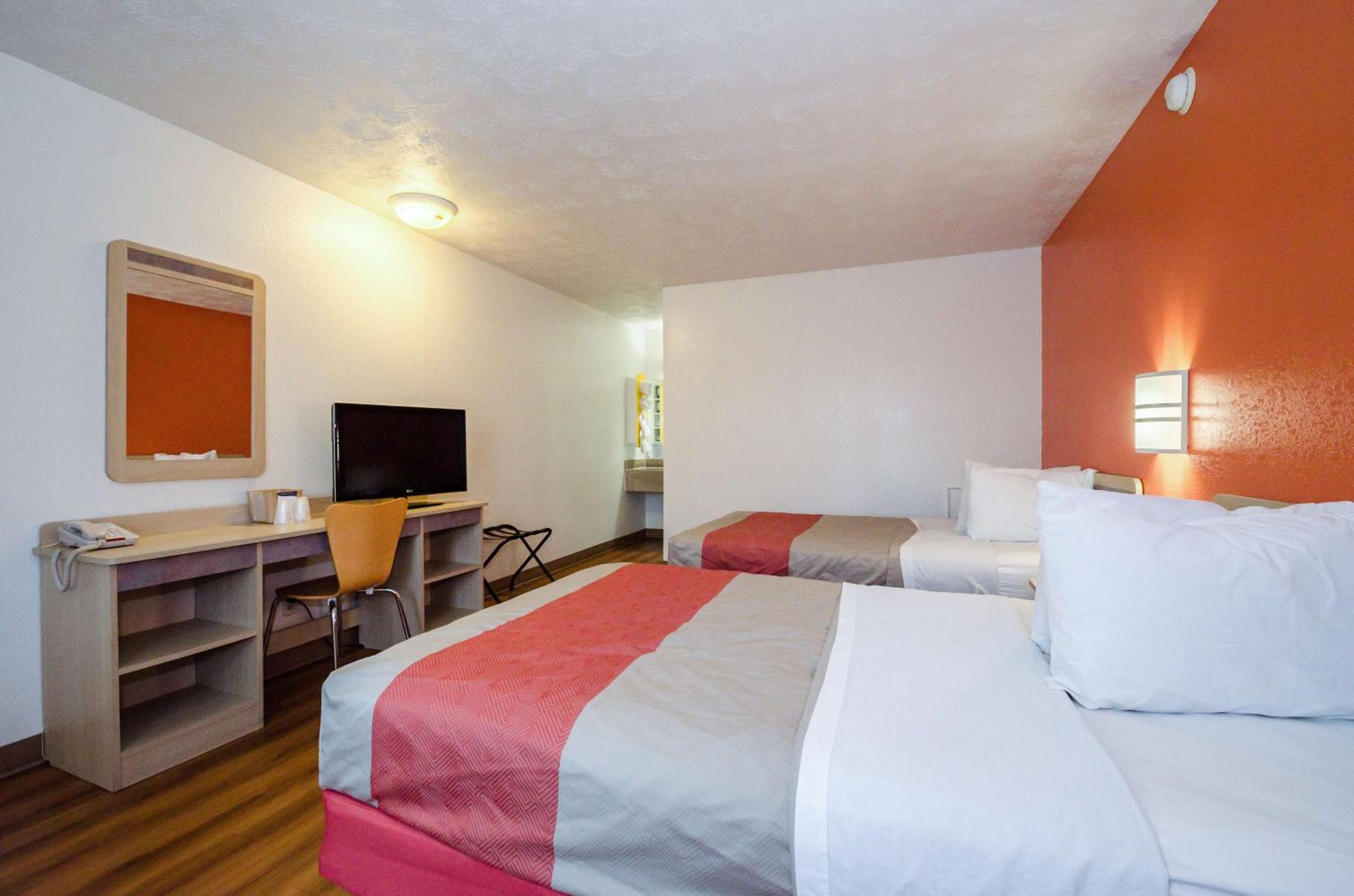 Quadruple Room - Smoking photo 1