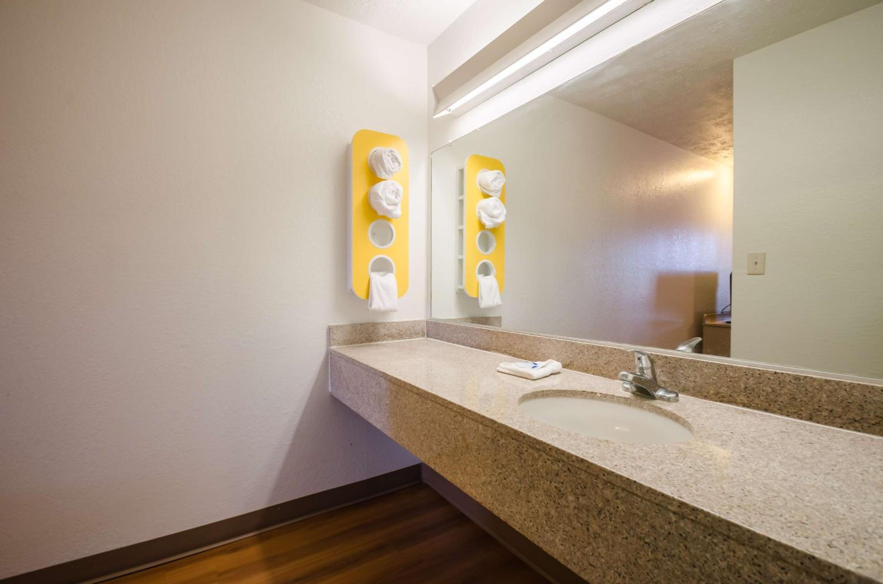 King Room - Disability Access - Non-Smoking photo 3