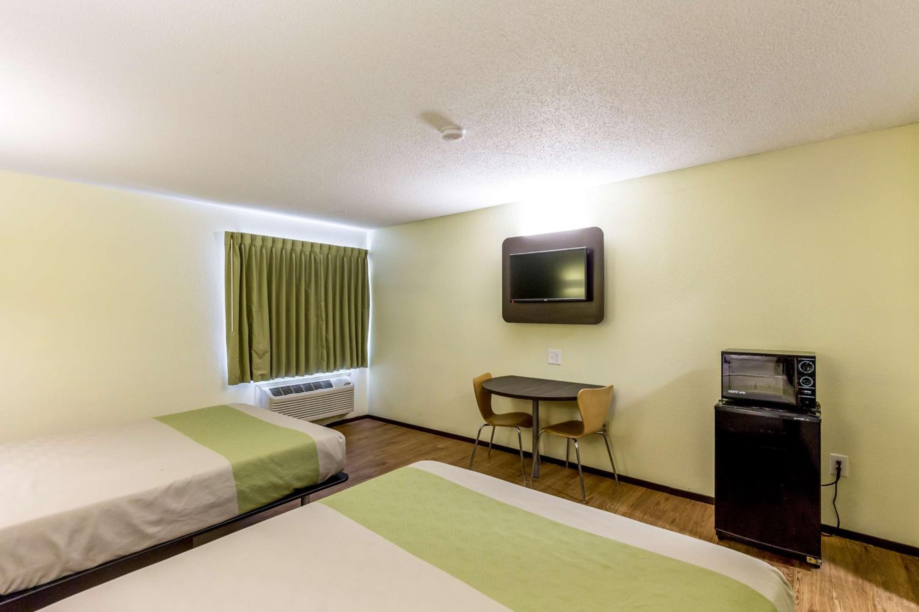 Deluxe Queen Room with Two Queen Beds - Non-Smoking photo 2