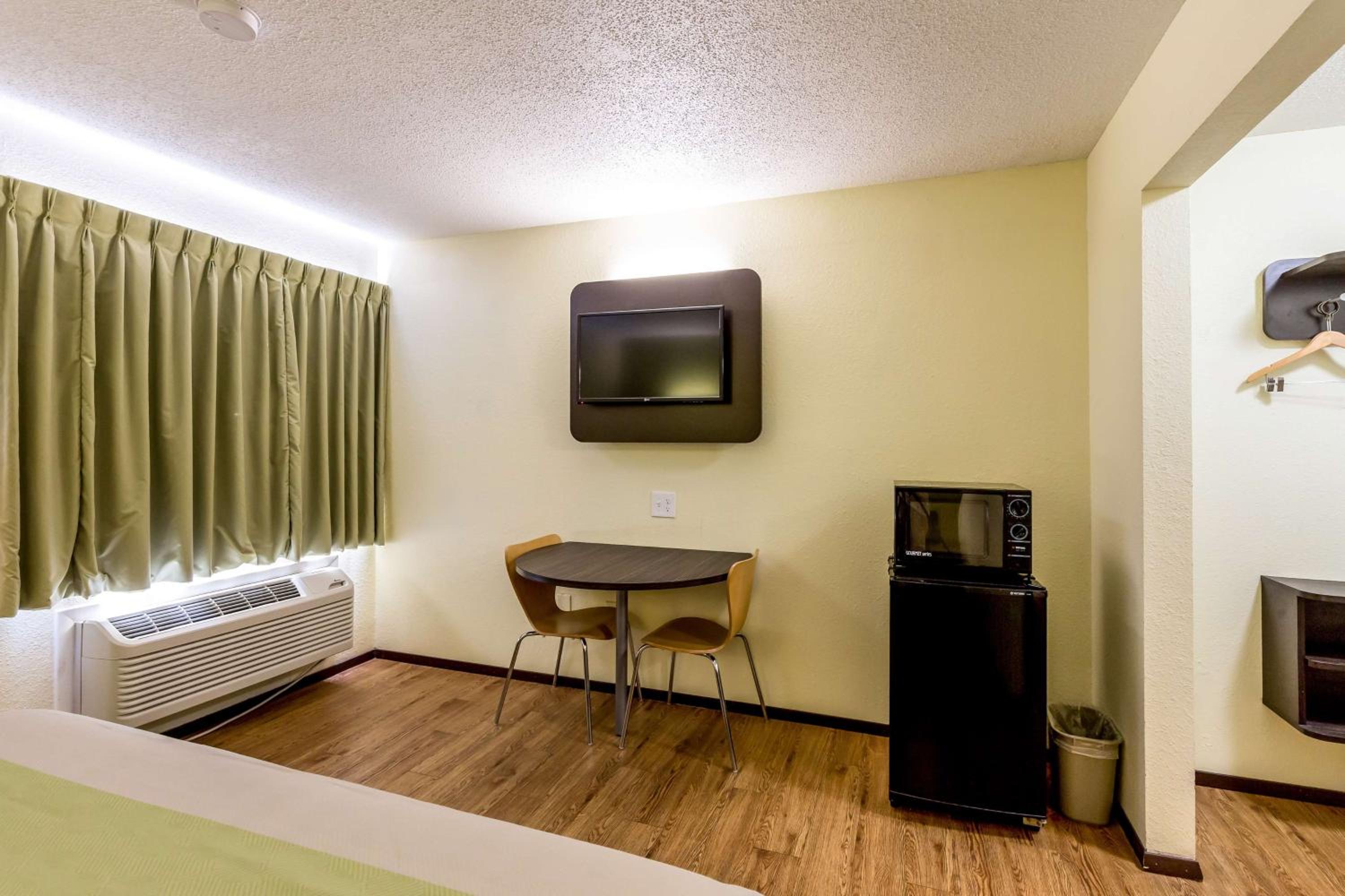 Deluxe King Room - Non-Smoking photo 1