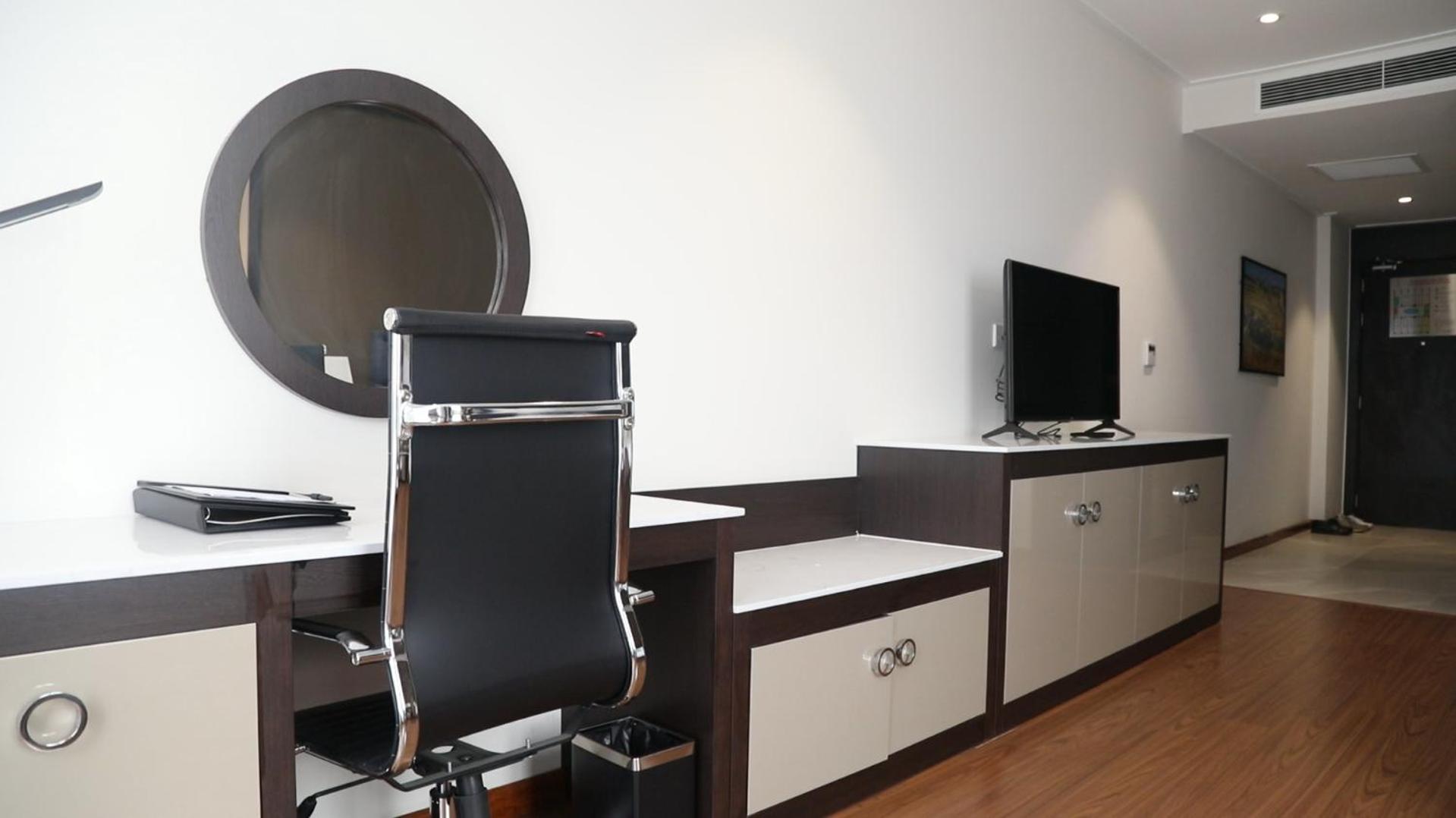 Deluxe King Room photo 1