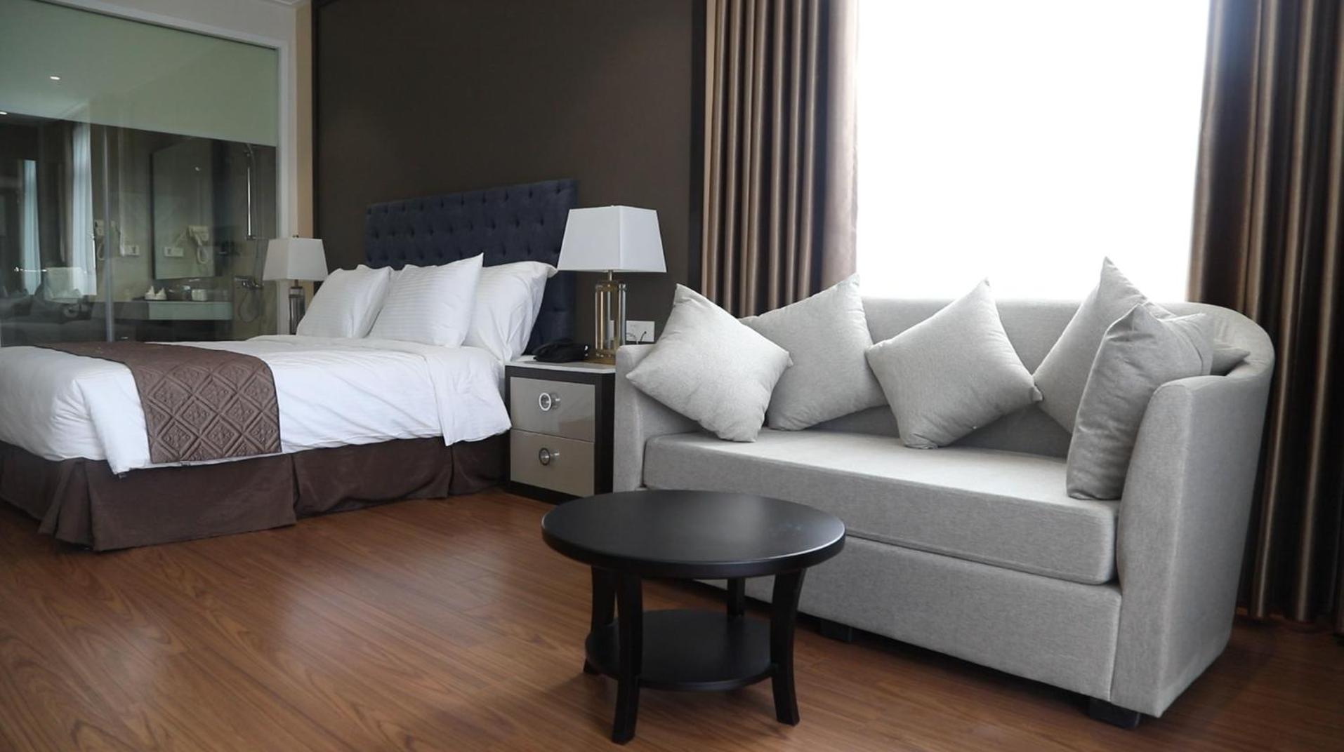 Deluxe King Room photo 2