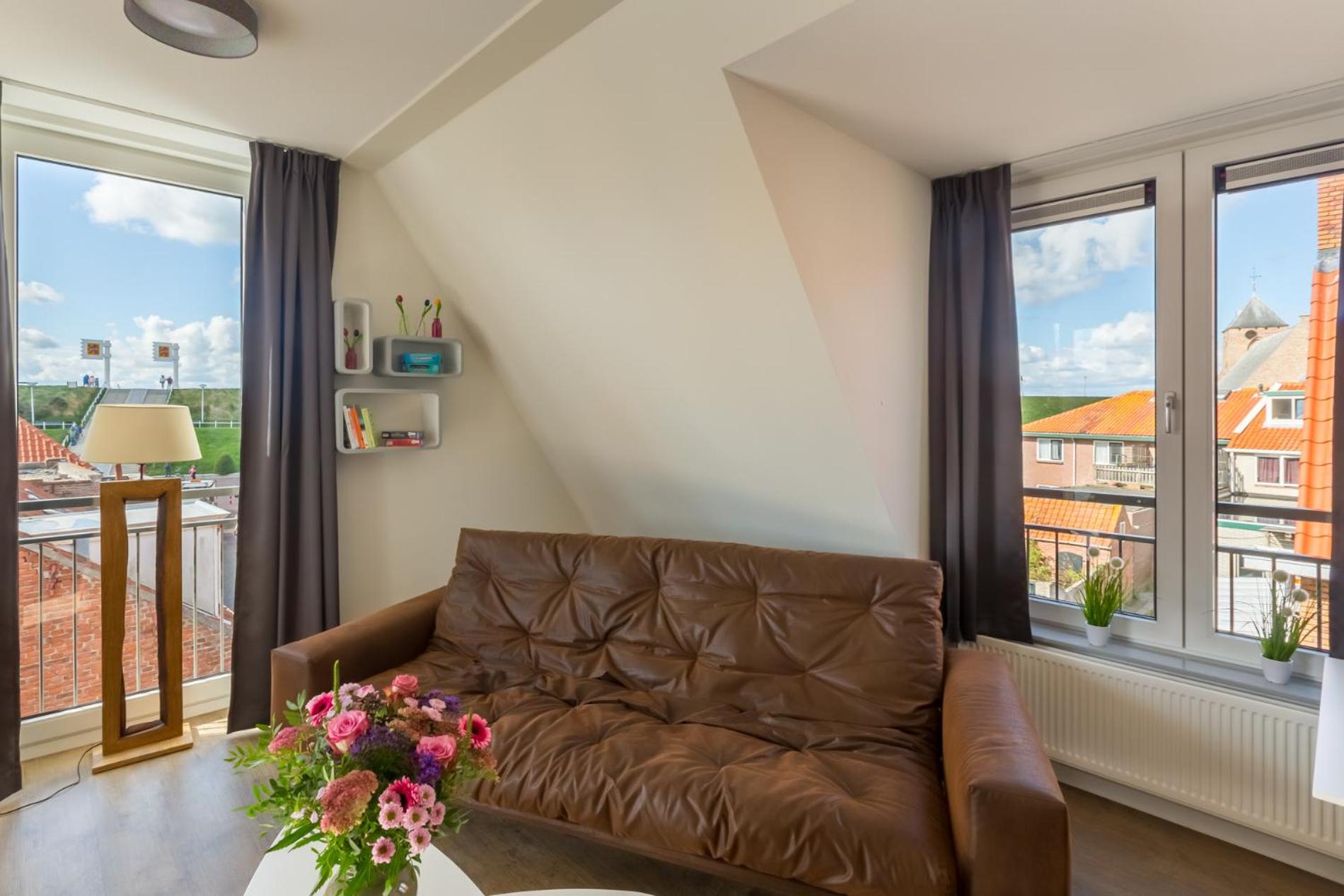 Large Luxe 4-People Apartment photo 1