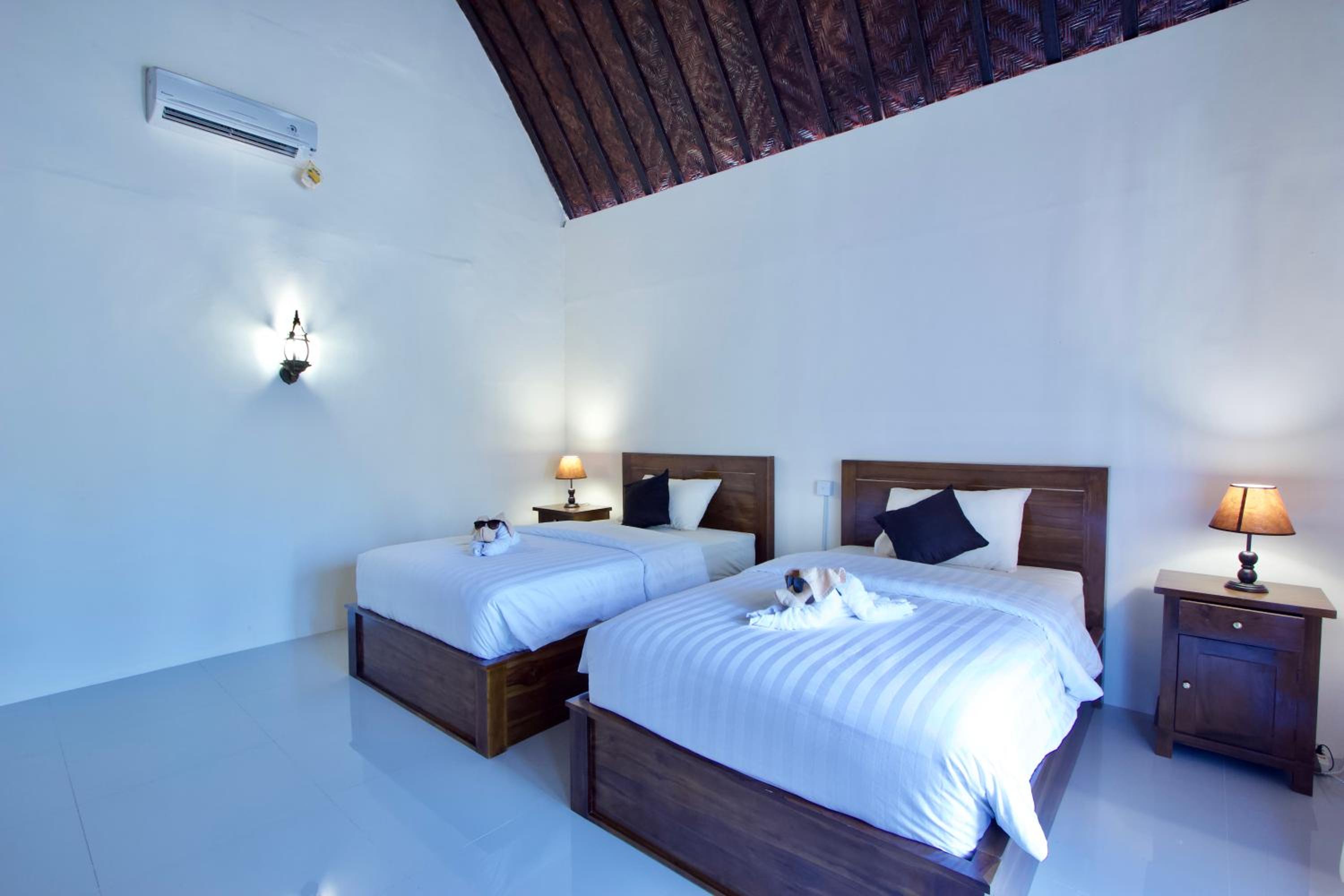 Deluxe Double Room with Balcony - Photo 3