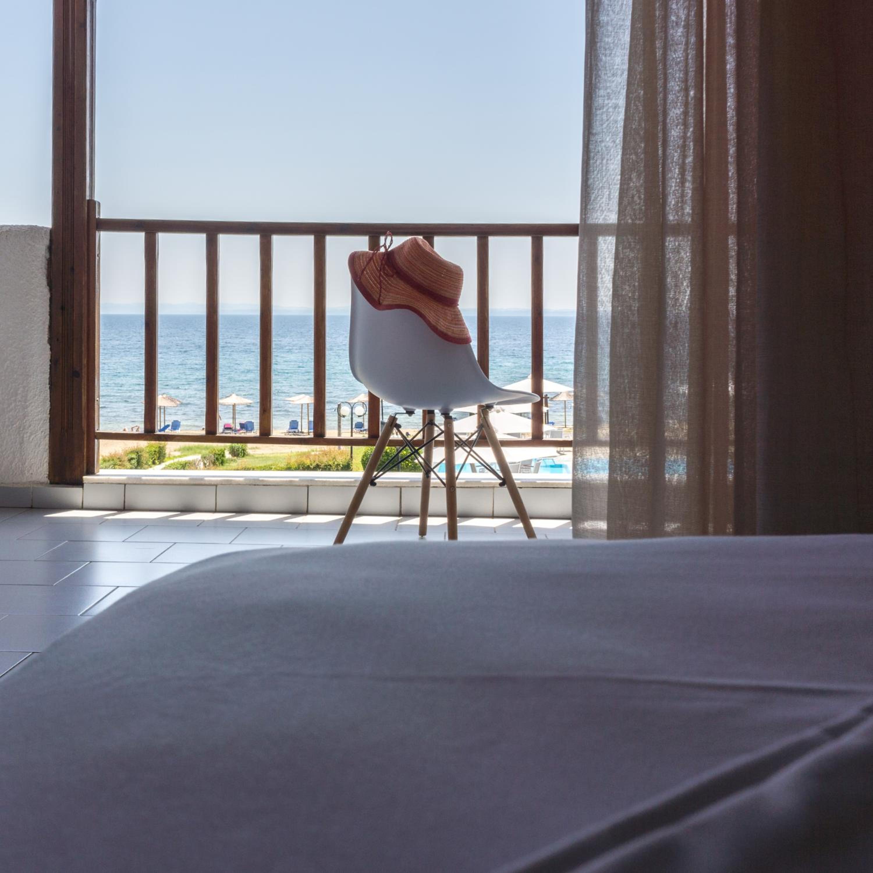 Sea View Apartment with Terrace - Photo 3