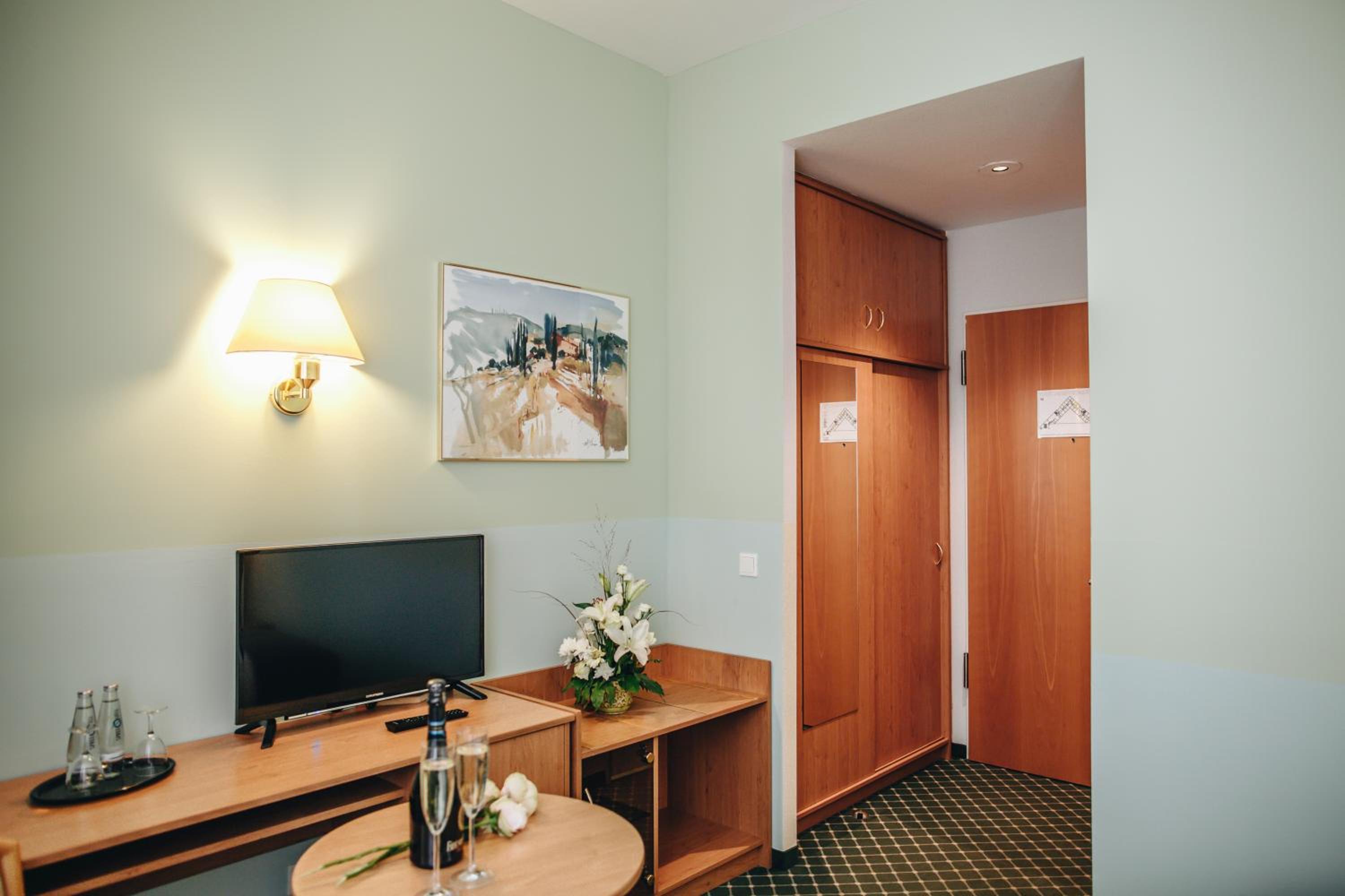 Single Room photo 3