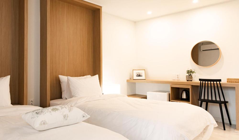 Deluxe Twin Room - Photo 10