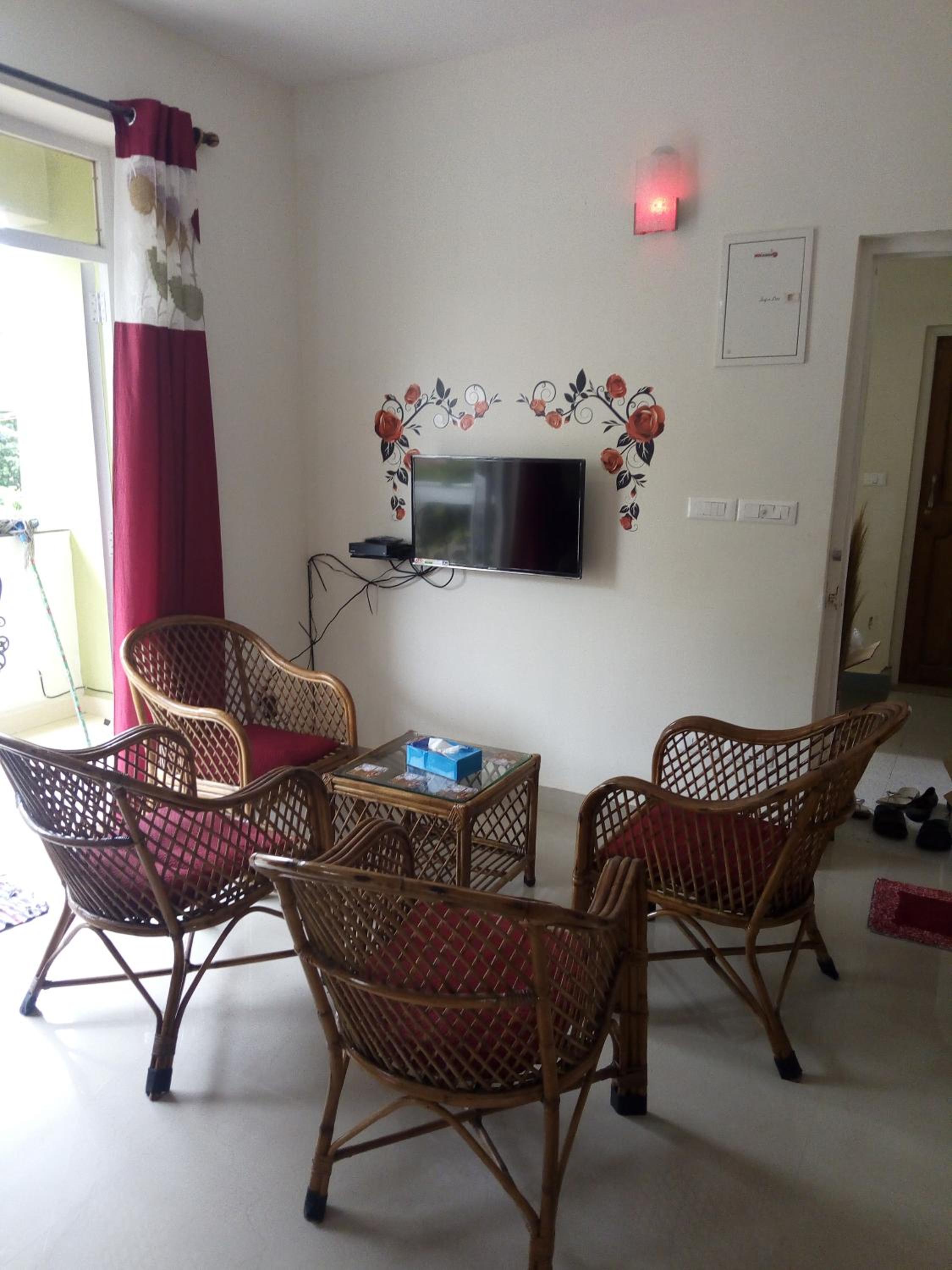 Apartment with Balcony photo 2