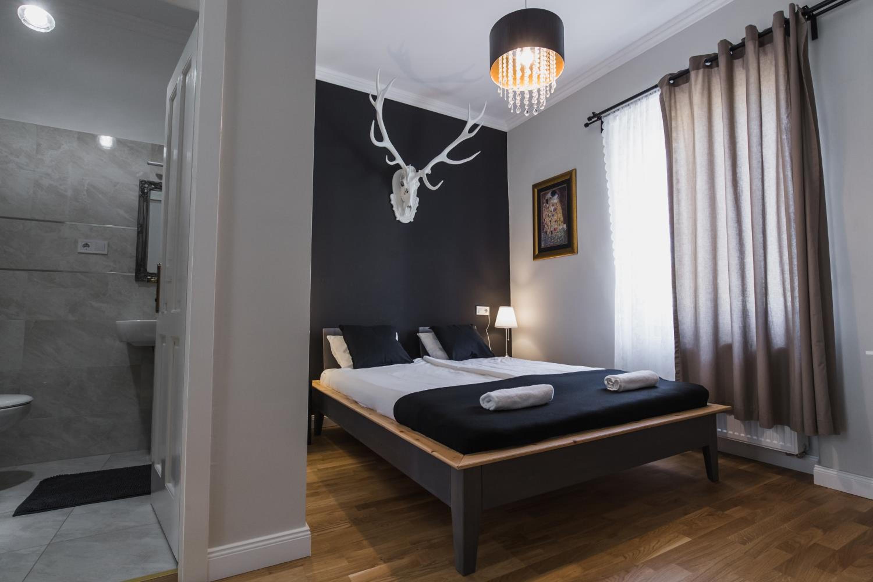 Deluxe Double Room (2 Adults + 1 Child) photo 2