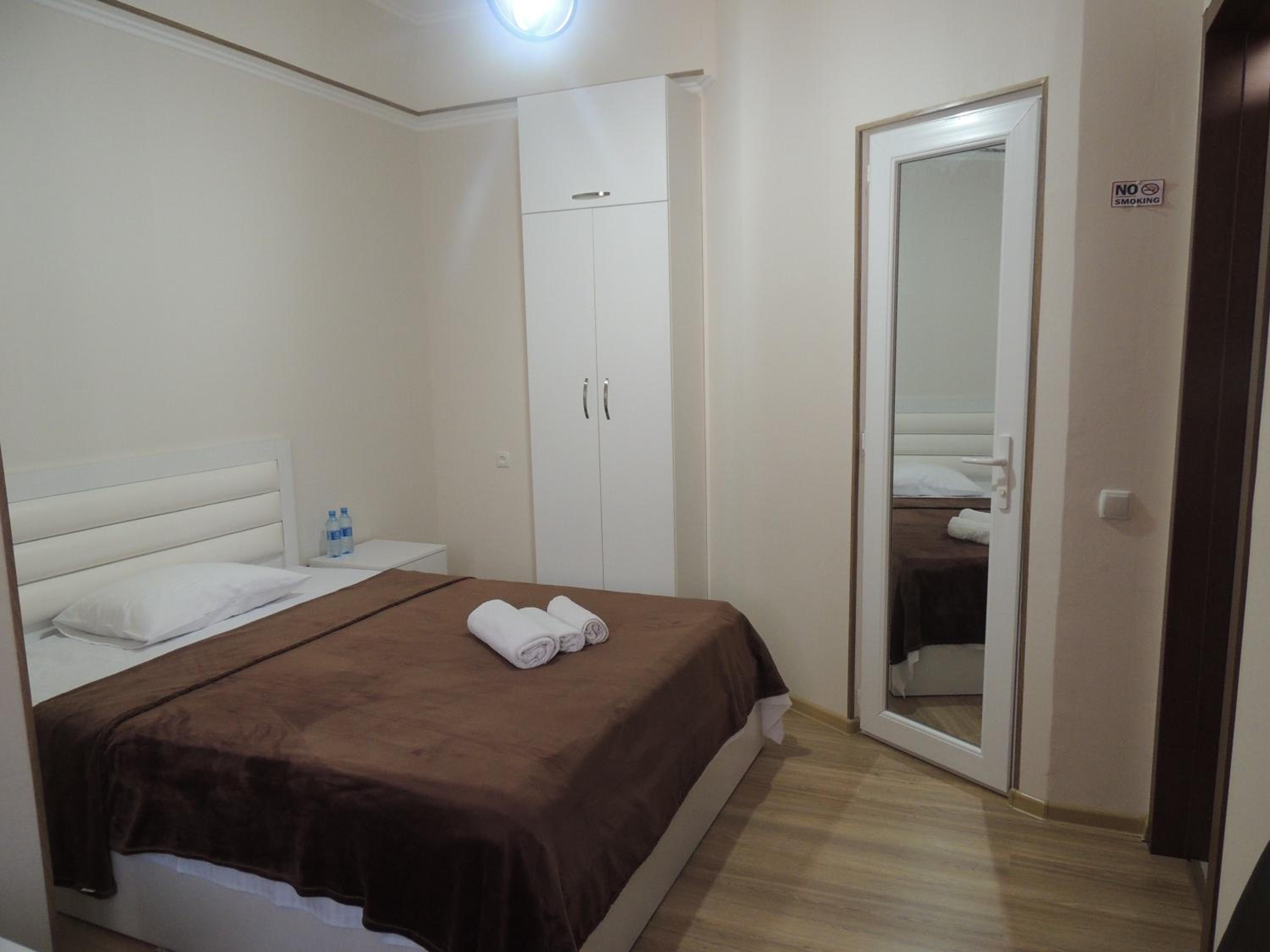 Deluxe Double Room with Bath photo 1