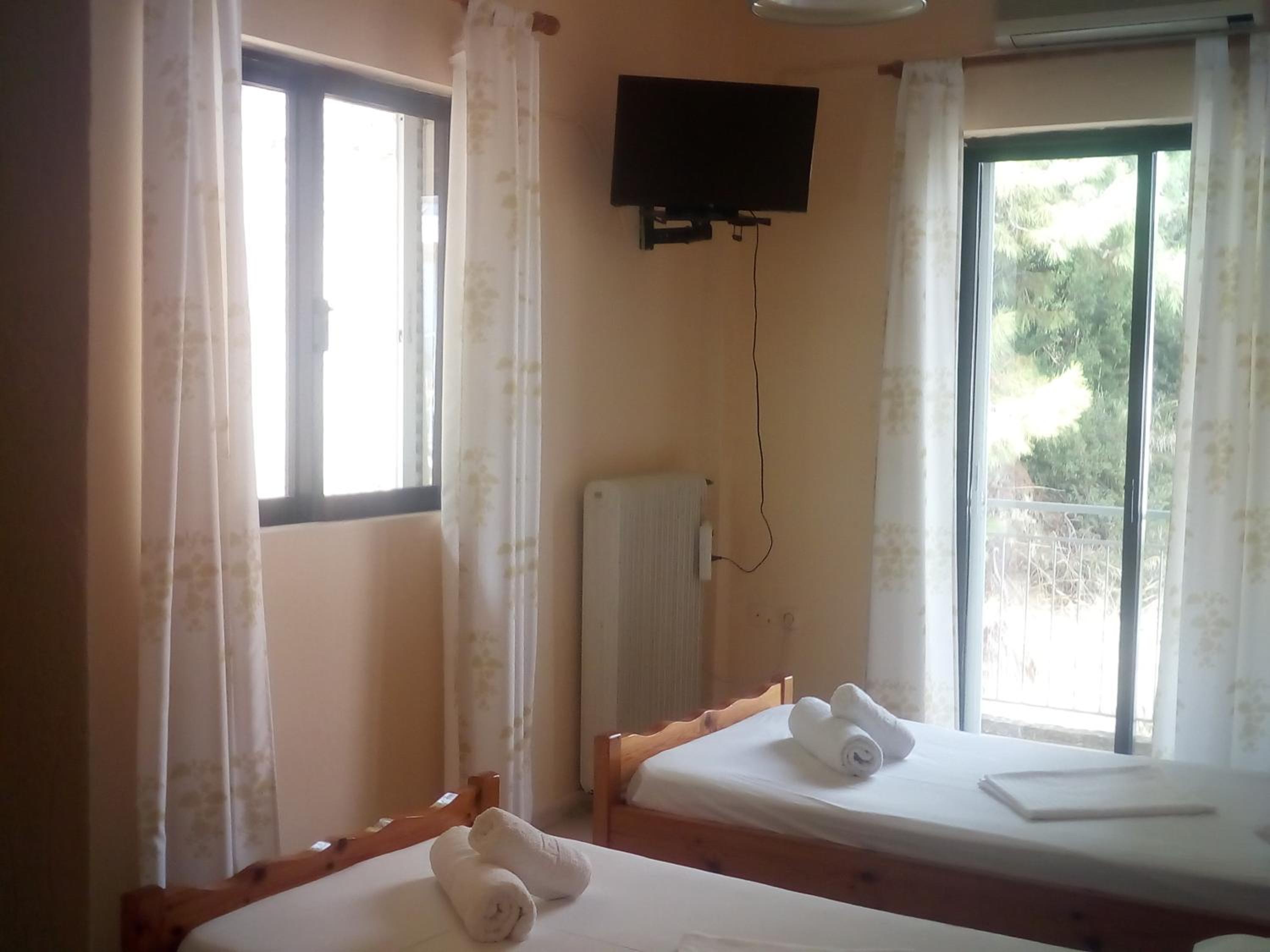 Standard Twin Room with Mountain View