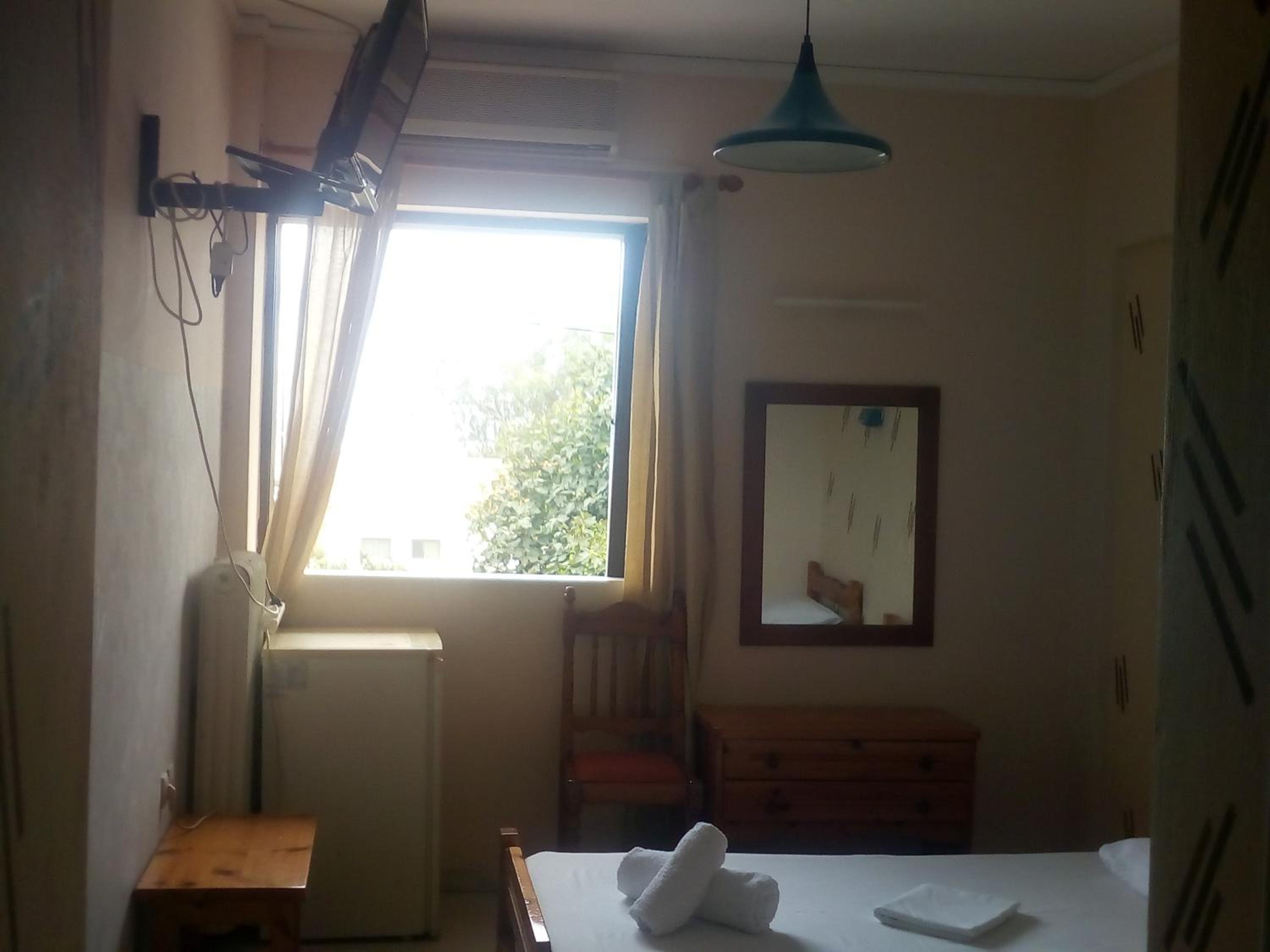 Standard Twin Room with Sea View - Photo 3