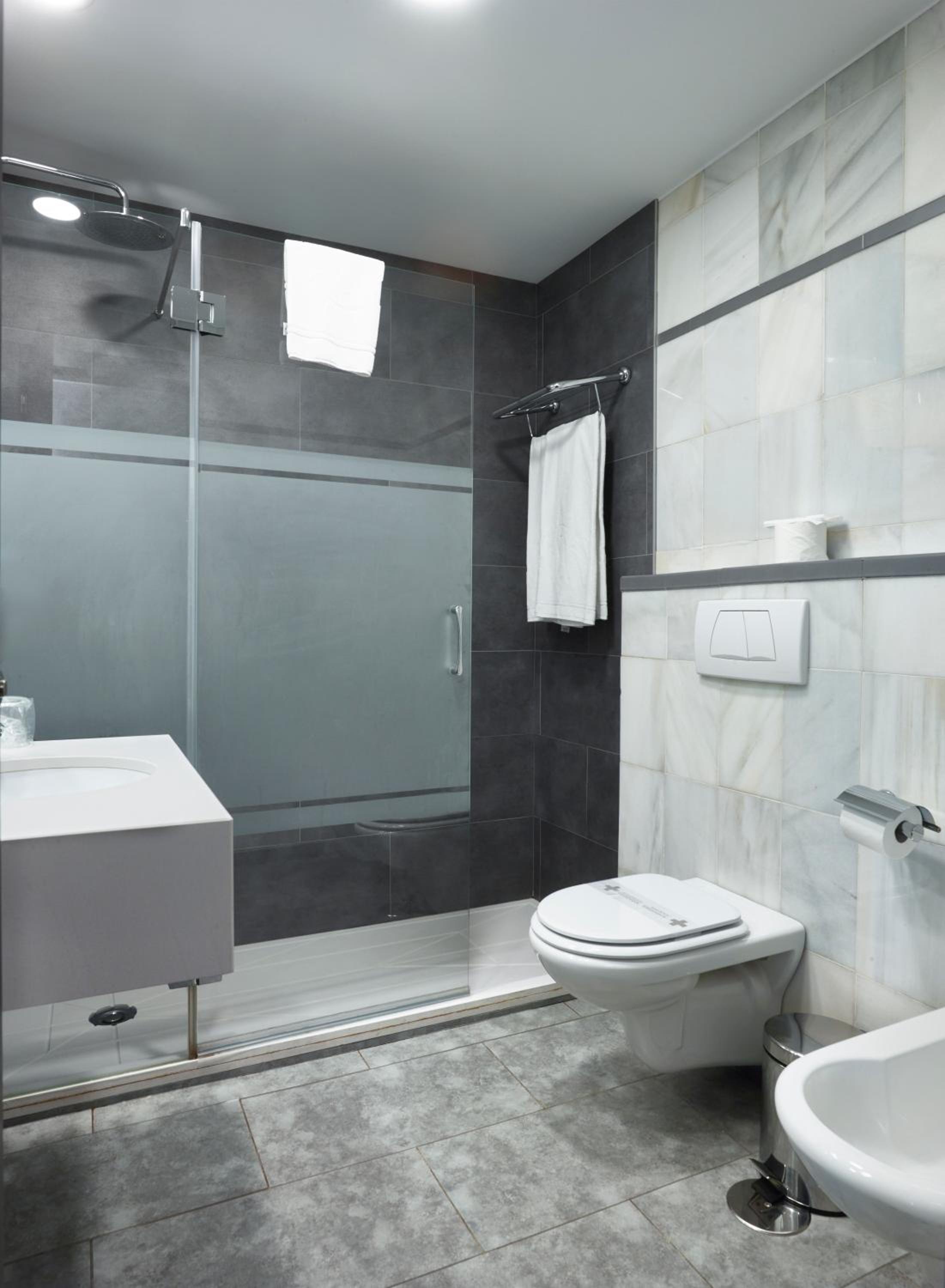 Double or Twin Room - Photo 5