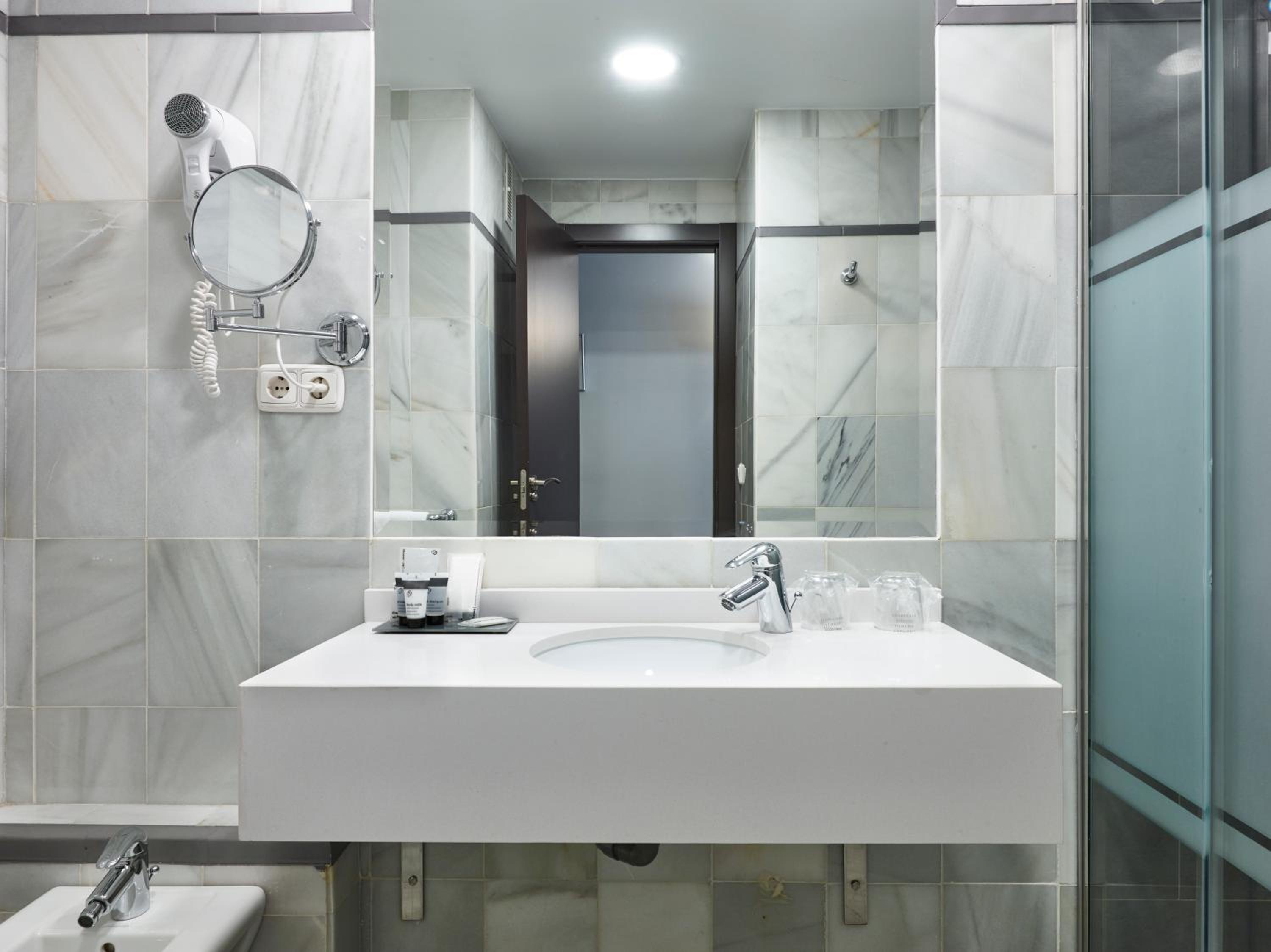 Double or Twin Room - Photo 2