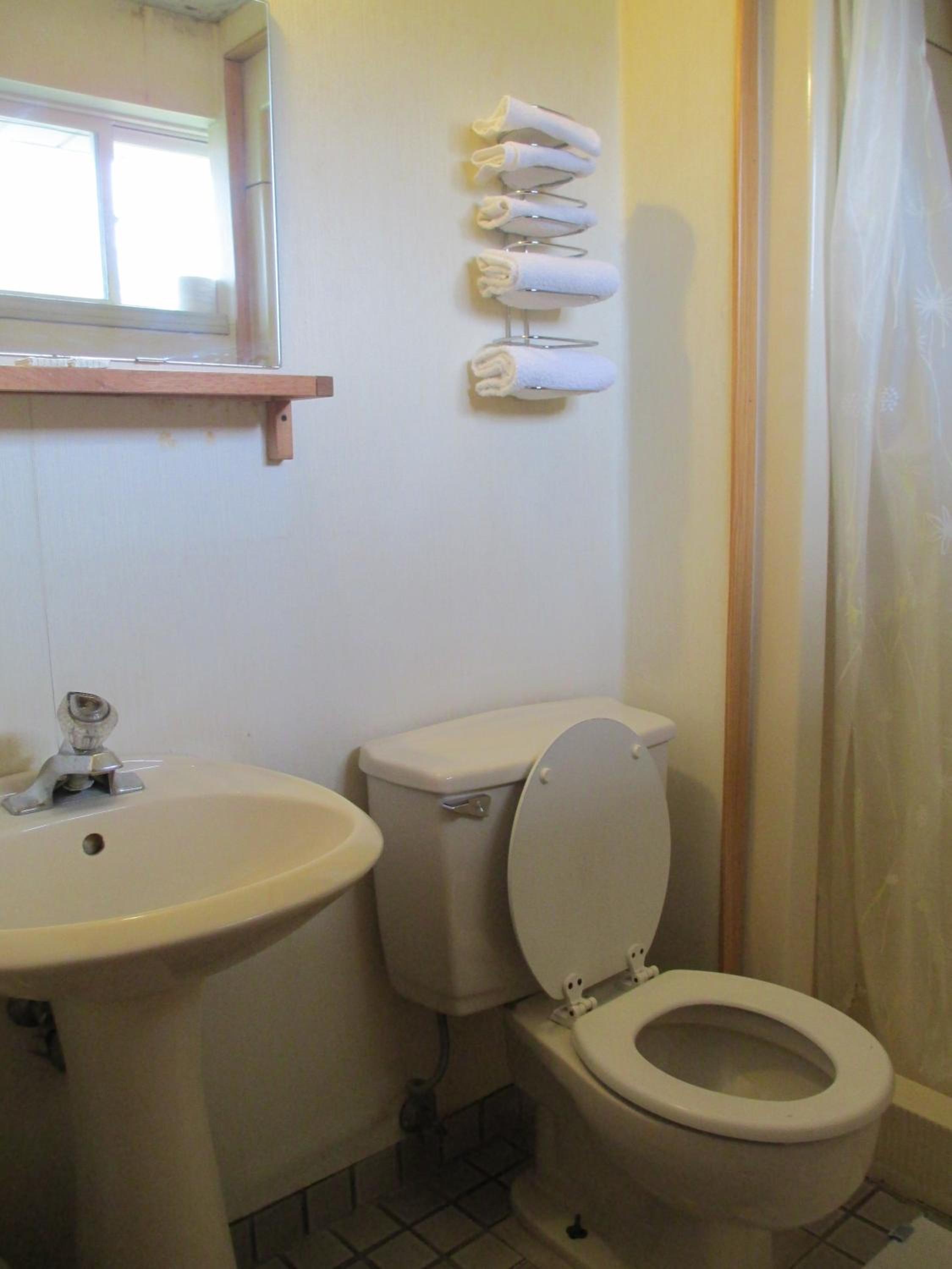 Queen Room with Two Queen Beds photo 2