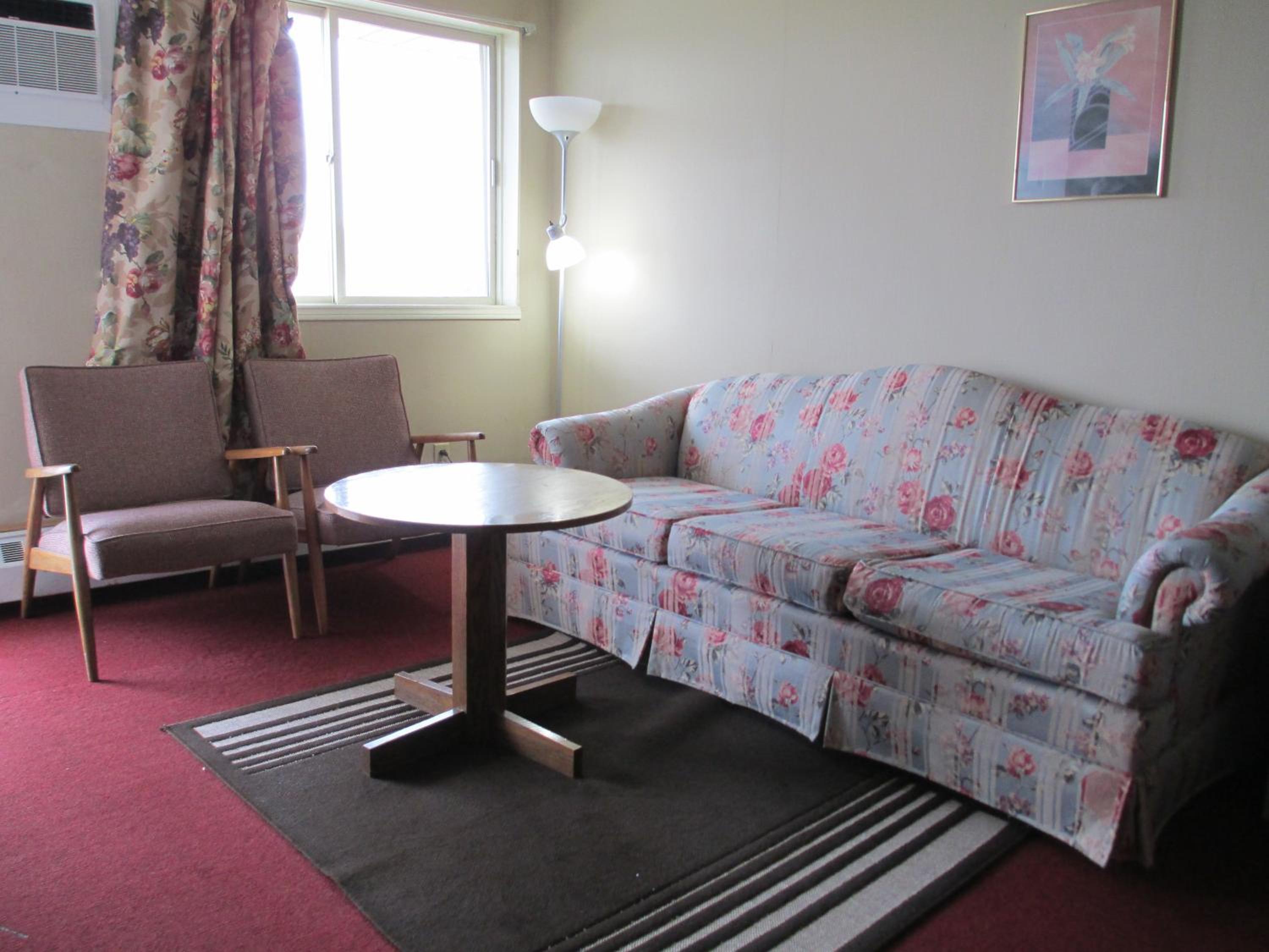 Queen Room photo 2