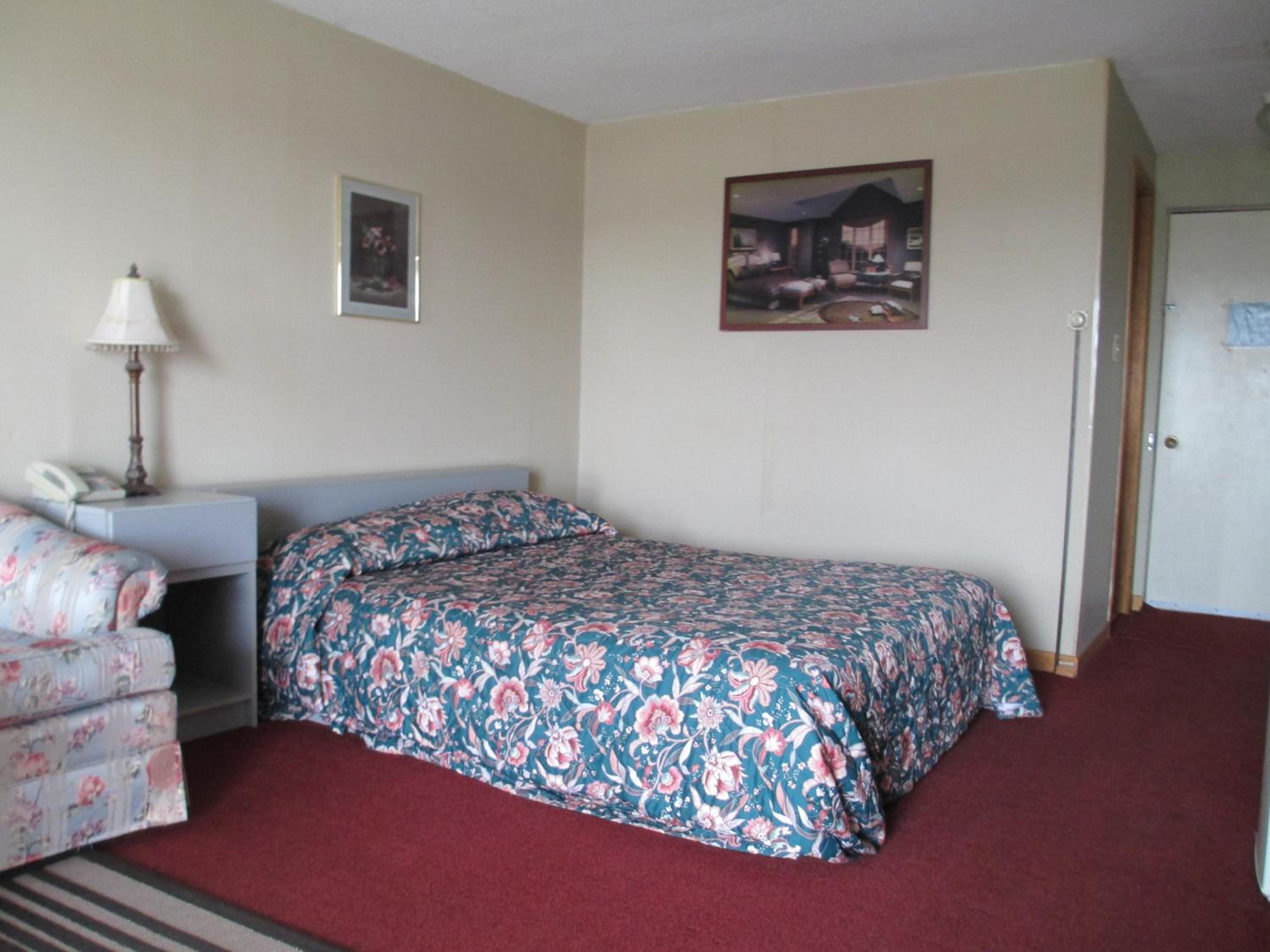 Queen Room photo 1