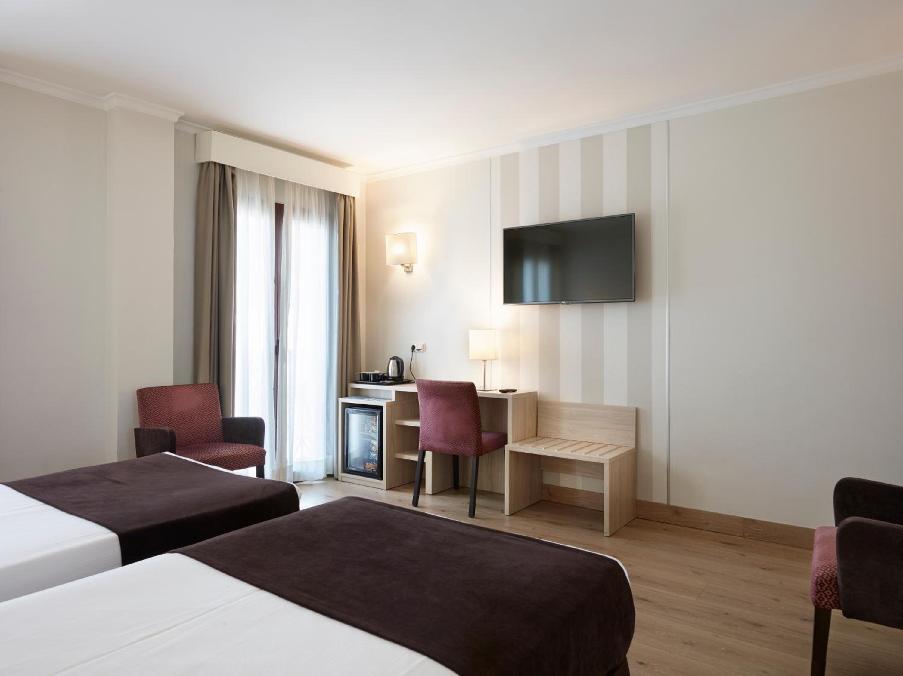 Superior Double or Twin Room photo 3