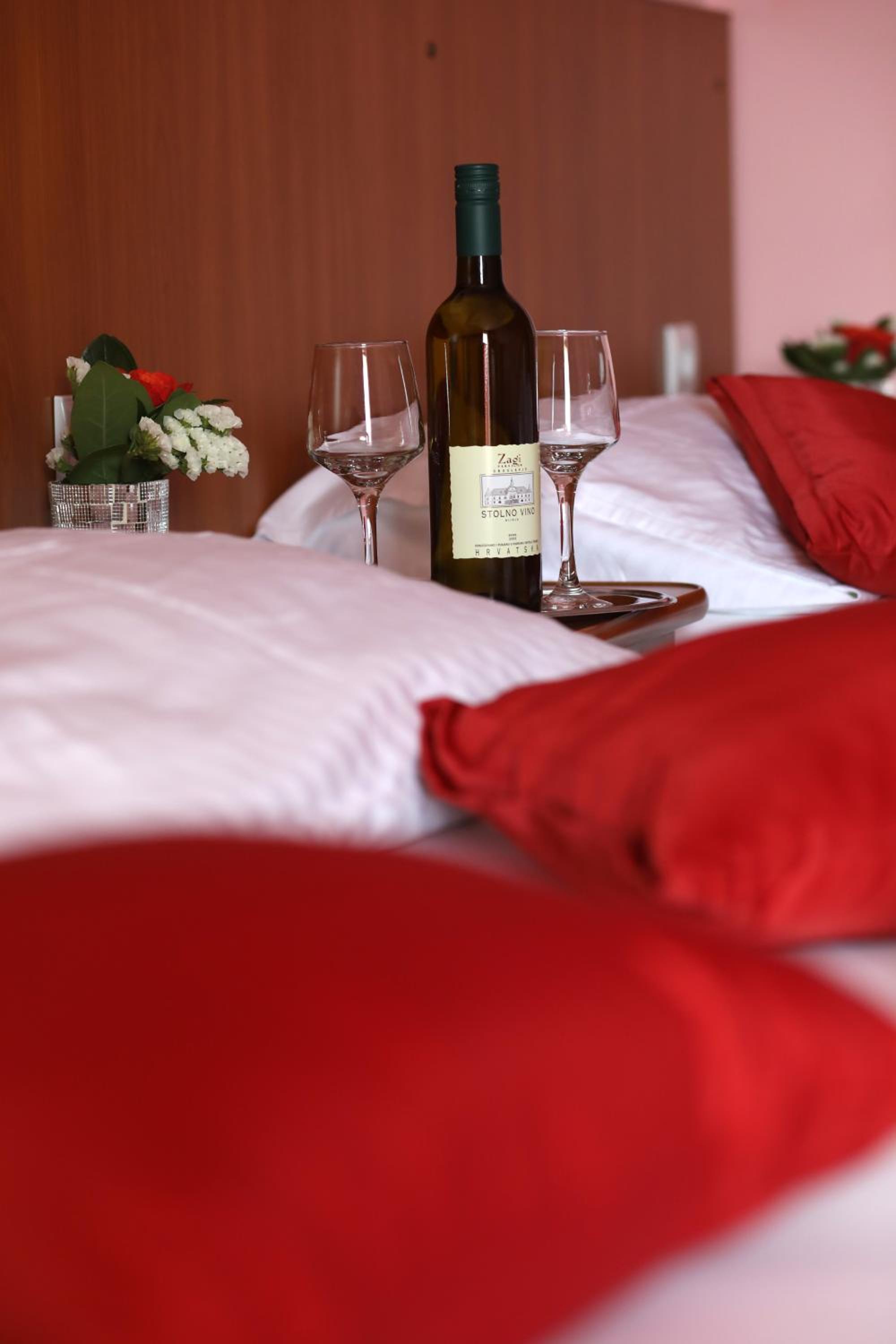 Double Room - Photo 6