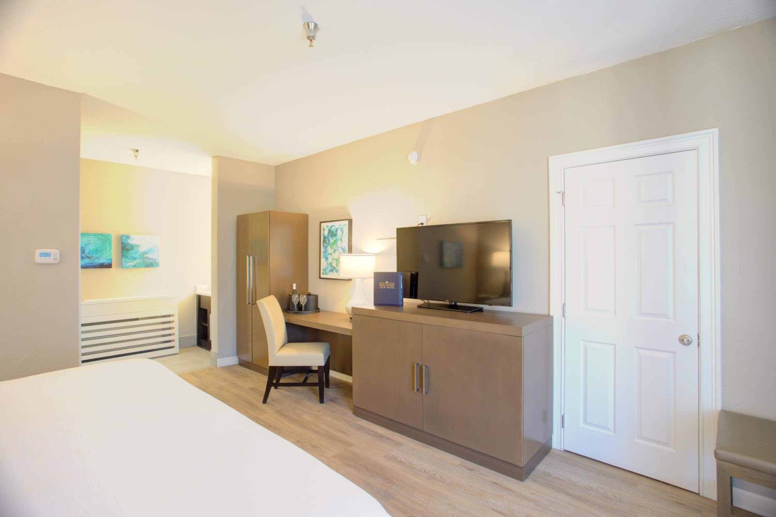 Standard King Room photo 2