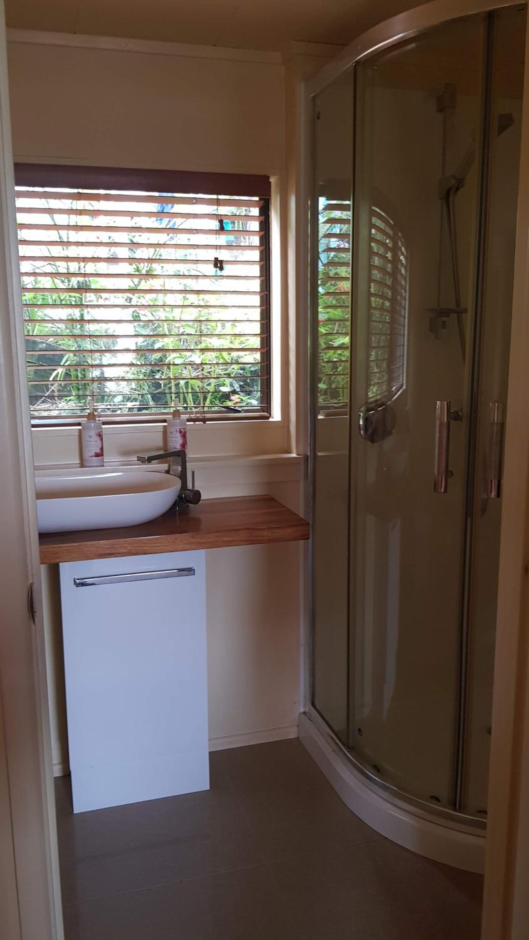Deluxe Queen Room With Ensuite photo 2
