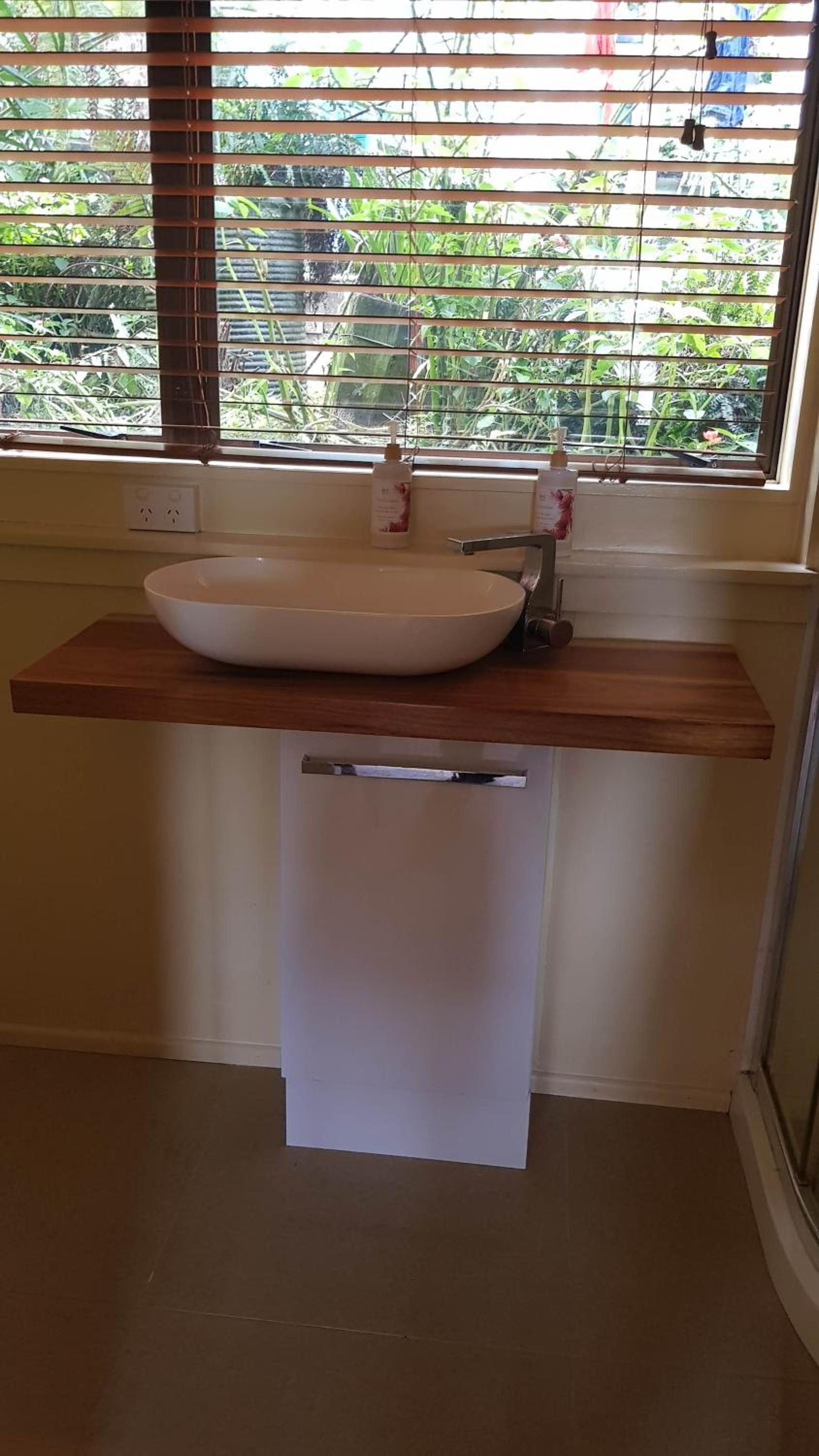 Deluxe Queen Room With Ensuite photo 3
