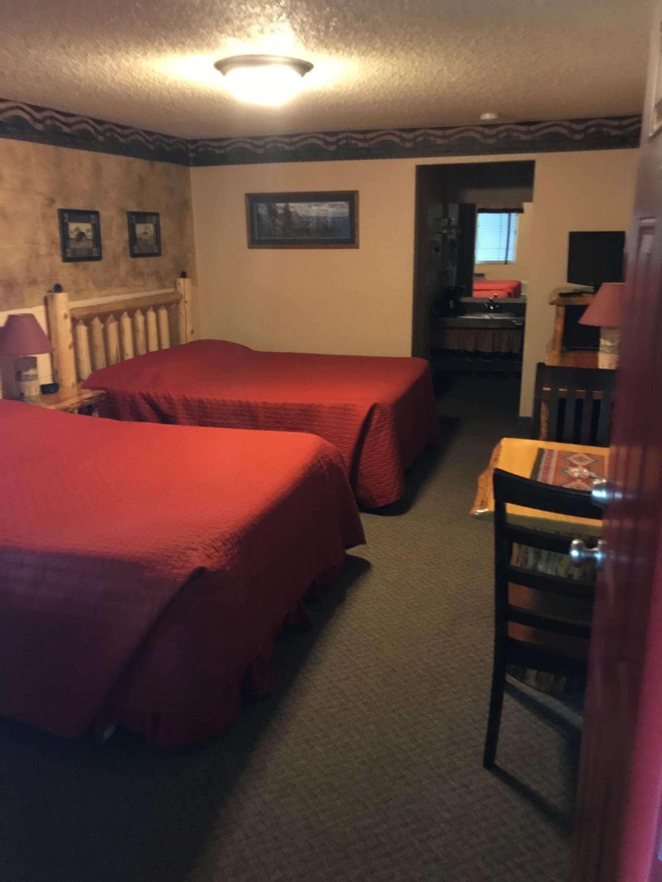 Queen Room with Two Queen Beds photo 1