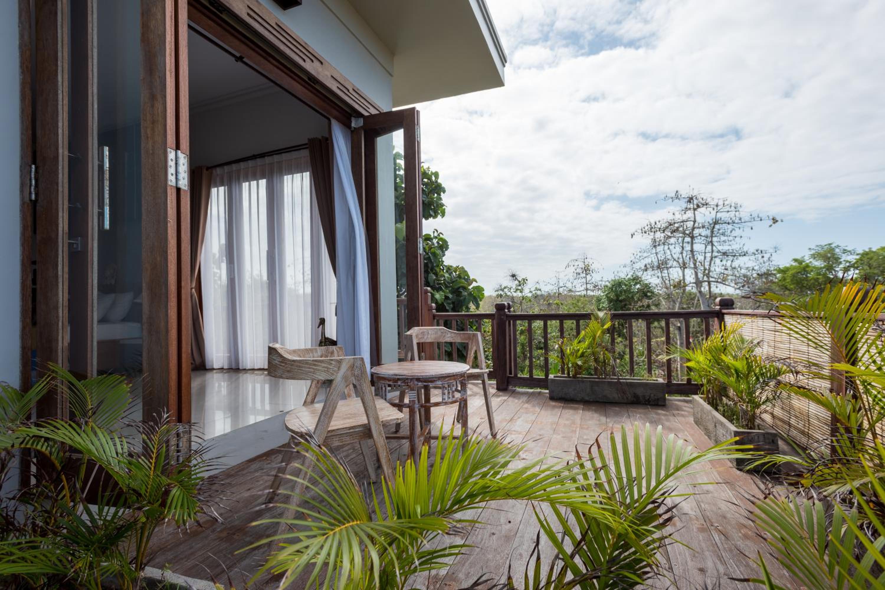 King Room with Pool View - Photo 15