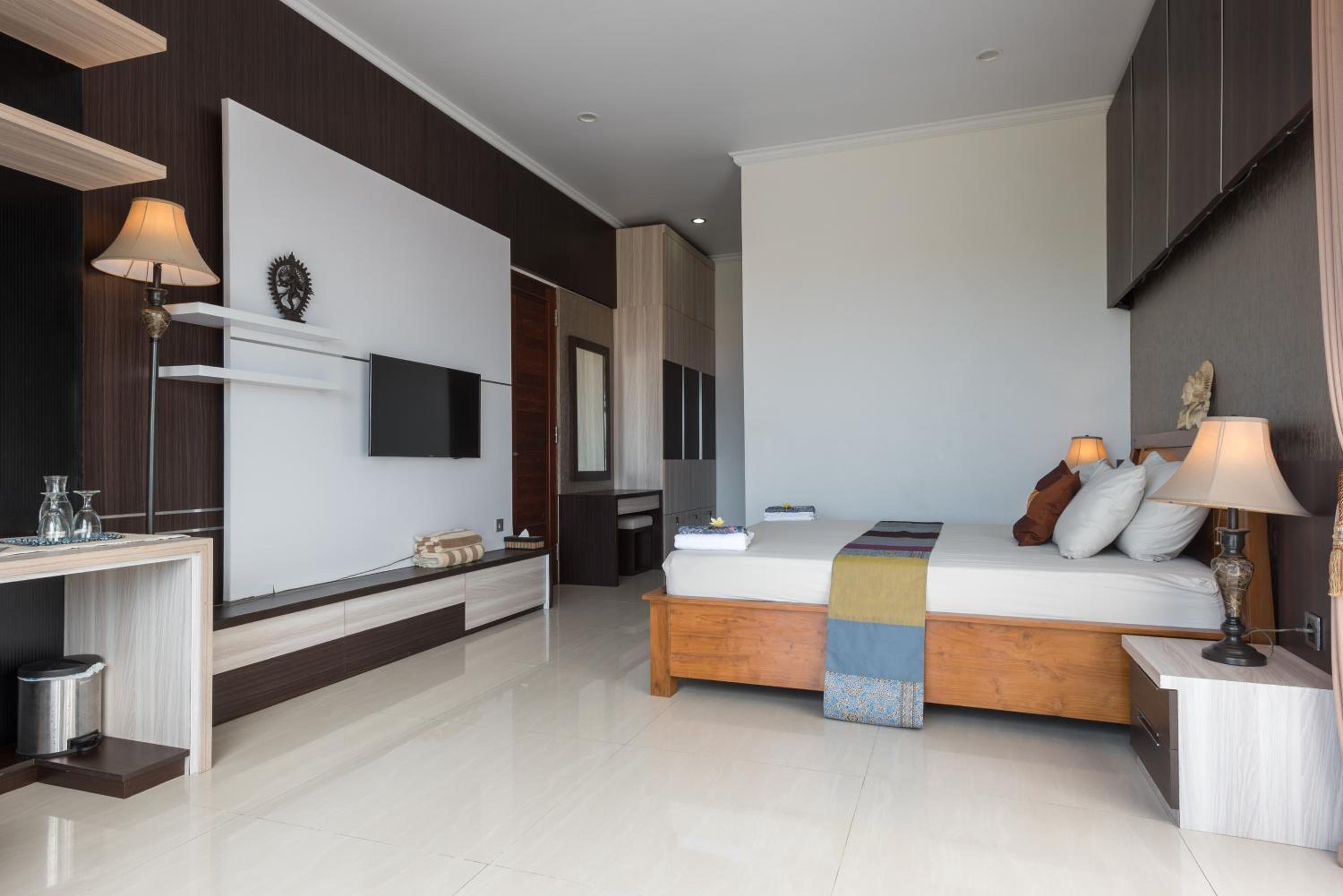 King Room with Pool View - Photo 19