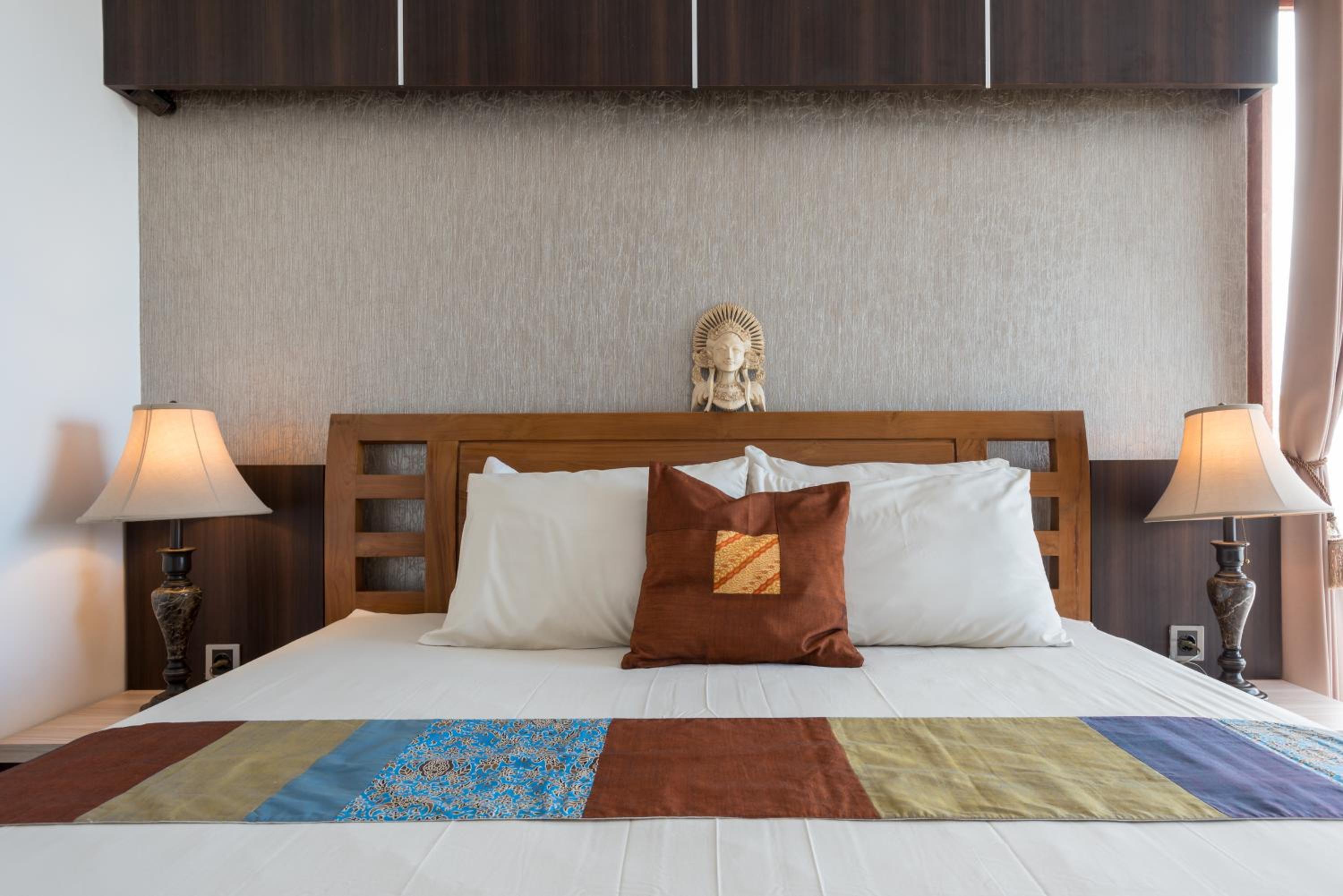 King Room with Pool View - Photo 18