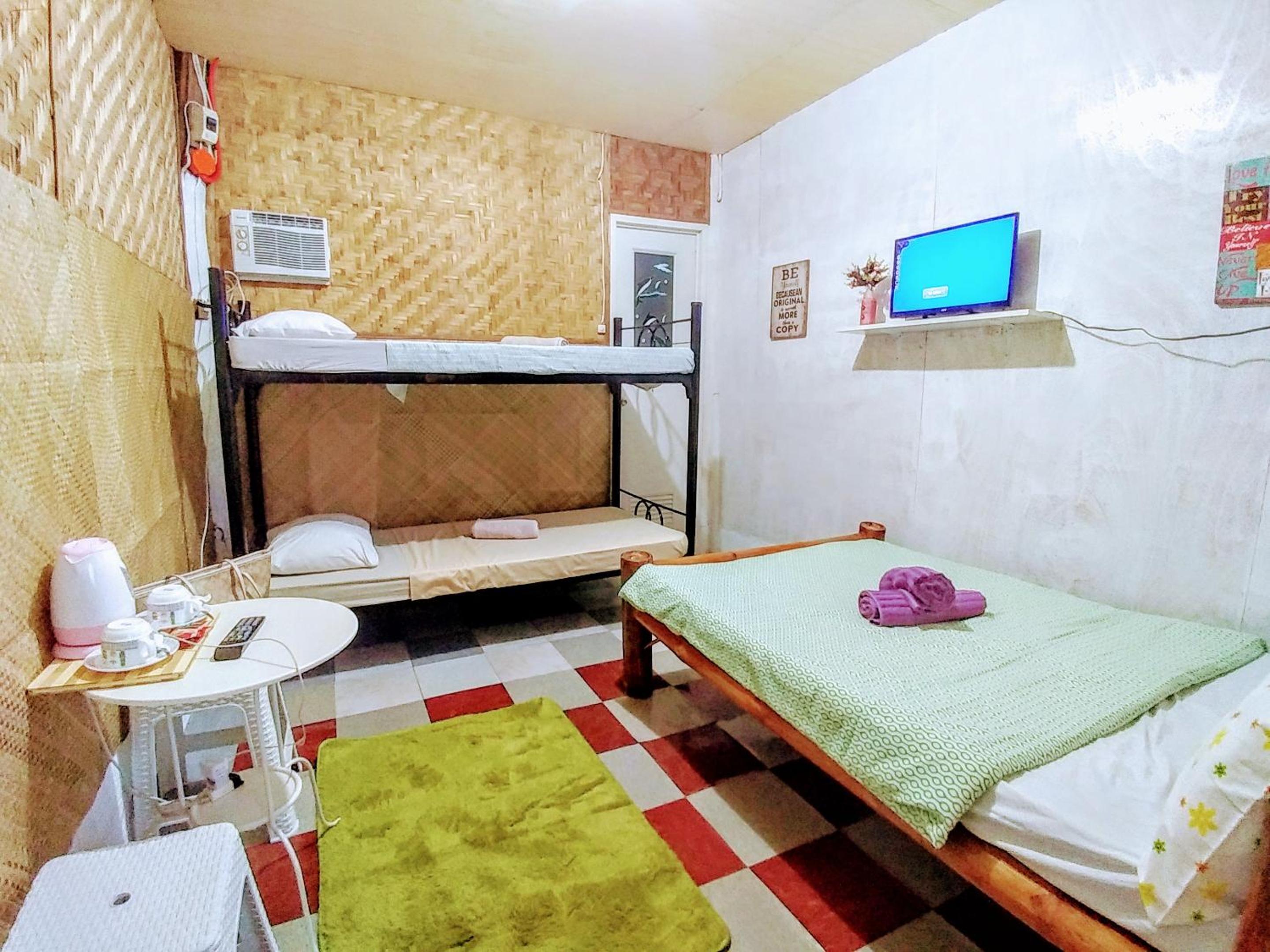 Quadruple Room with Private Bathroom - Photo 51