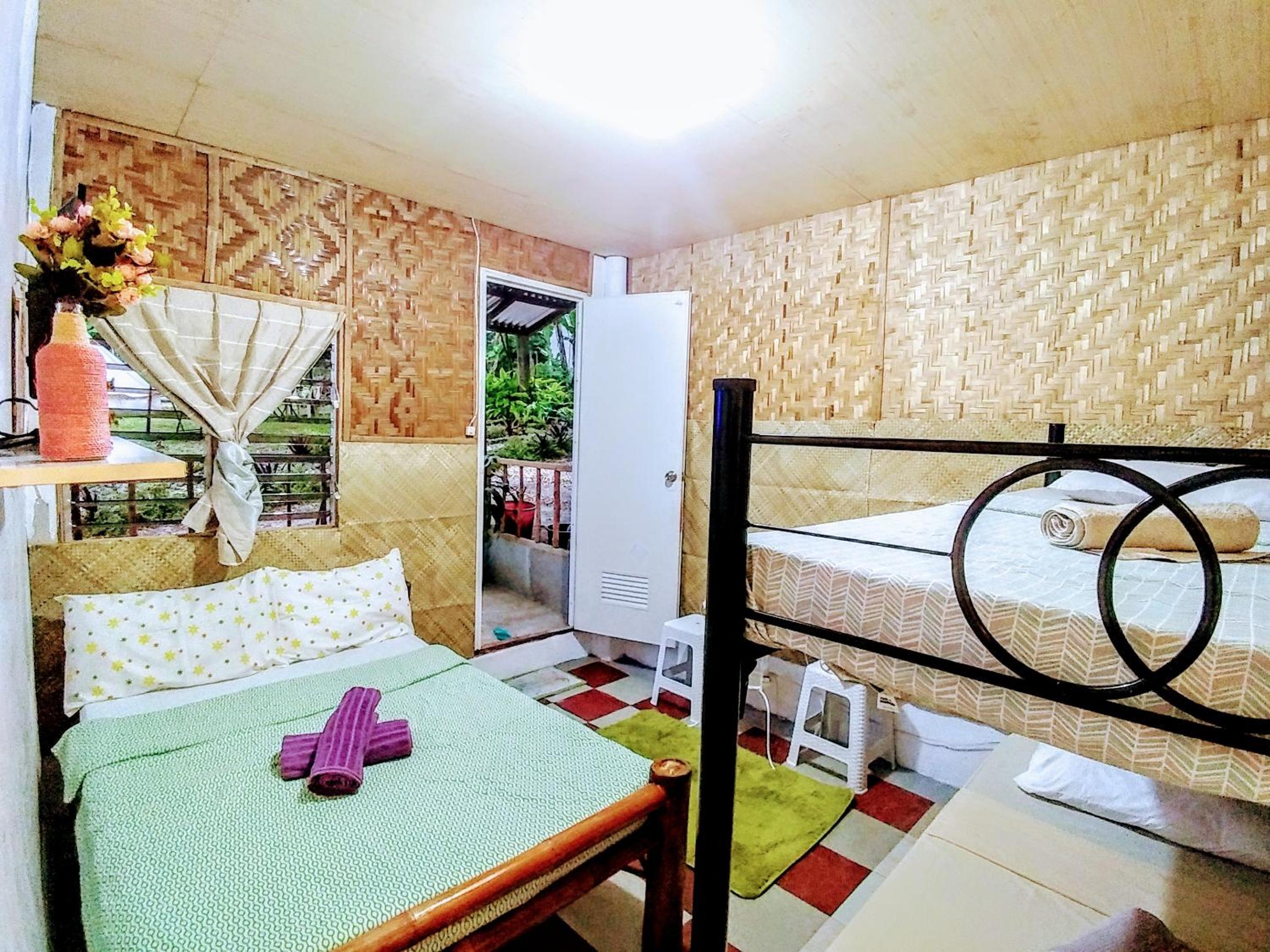 Quadruple Room with Private Bathroom - Photo 1