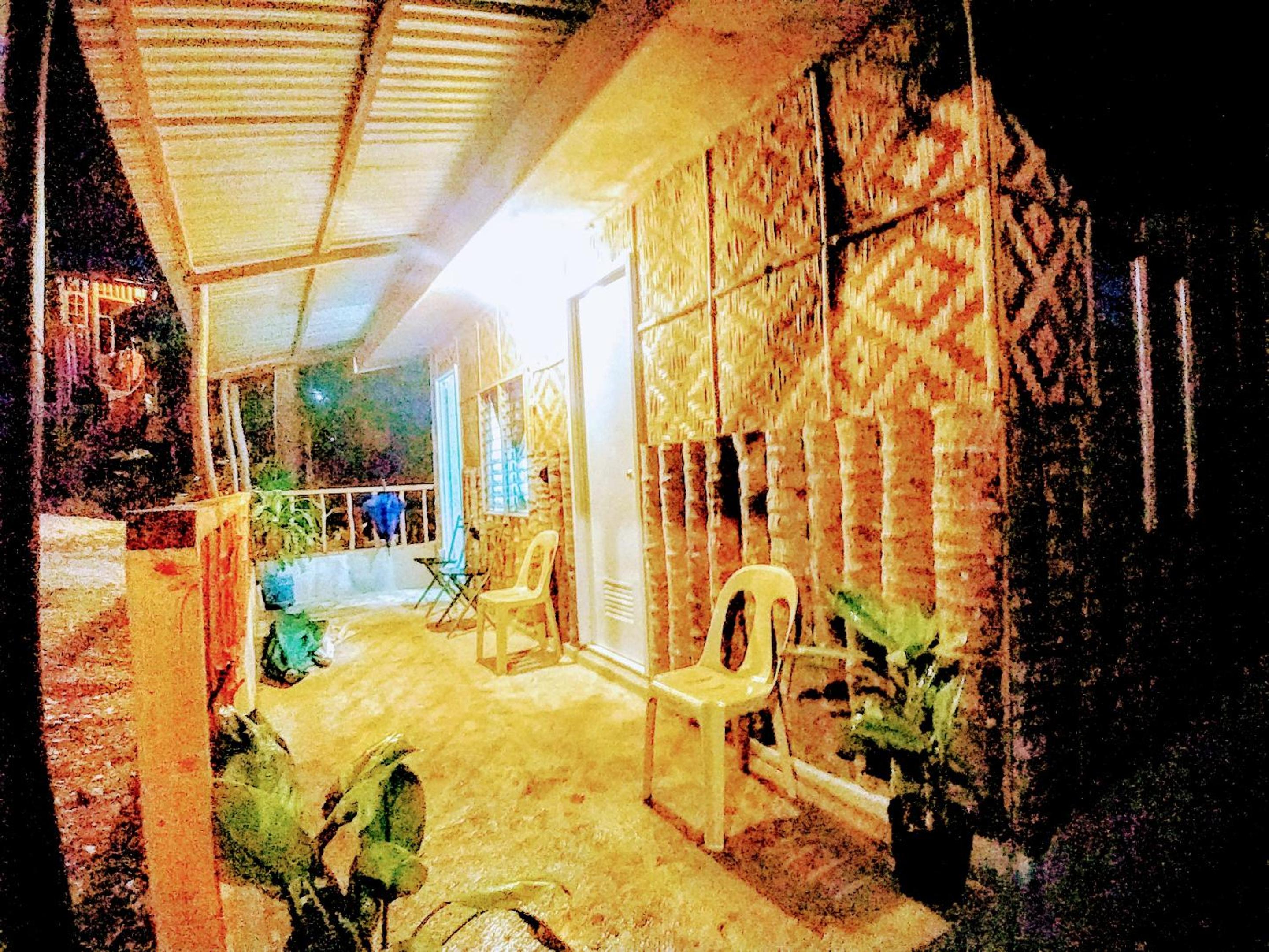 Quadruple Room with Private Bathroom - Photo 15