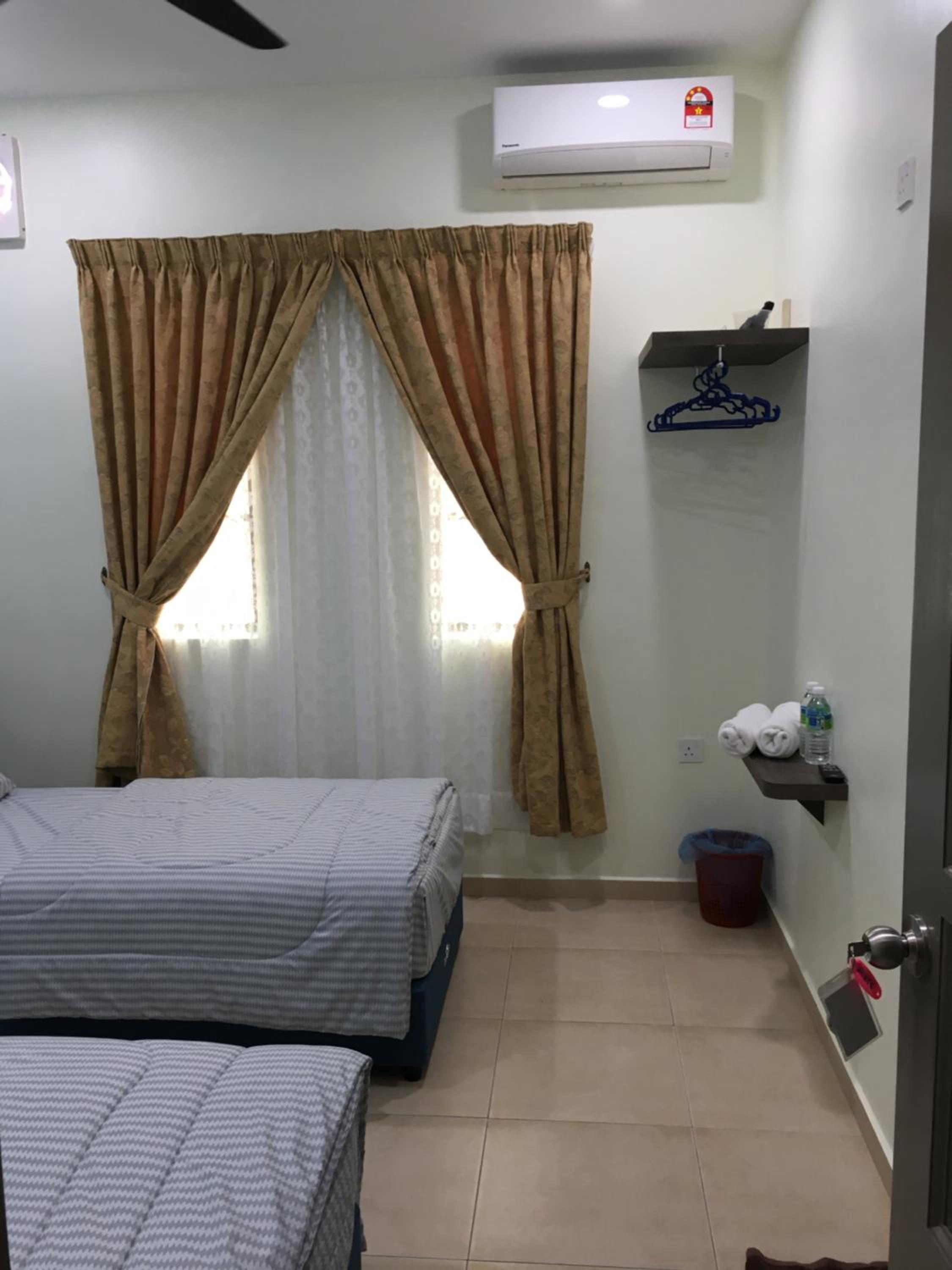Twin Room with Private Bathroom photo 3