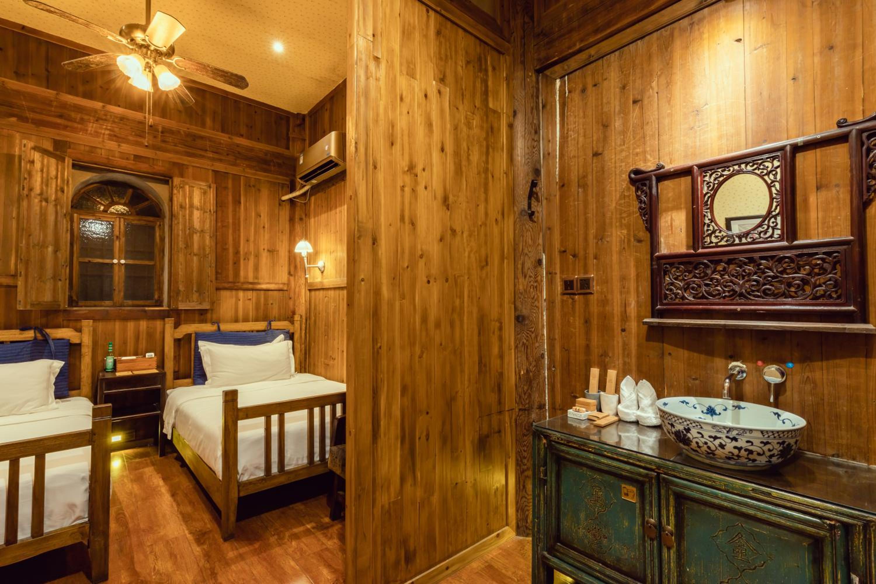 Twin Room With Private Bathroom photo 3