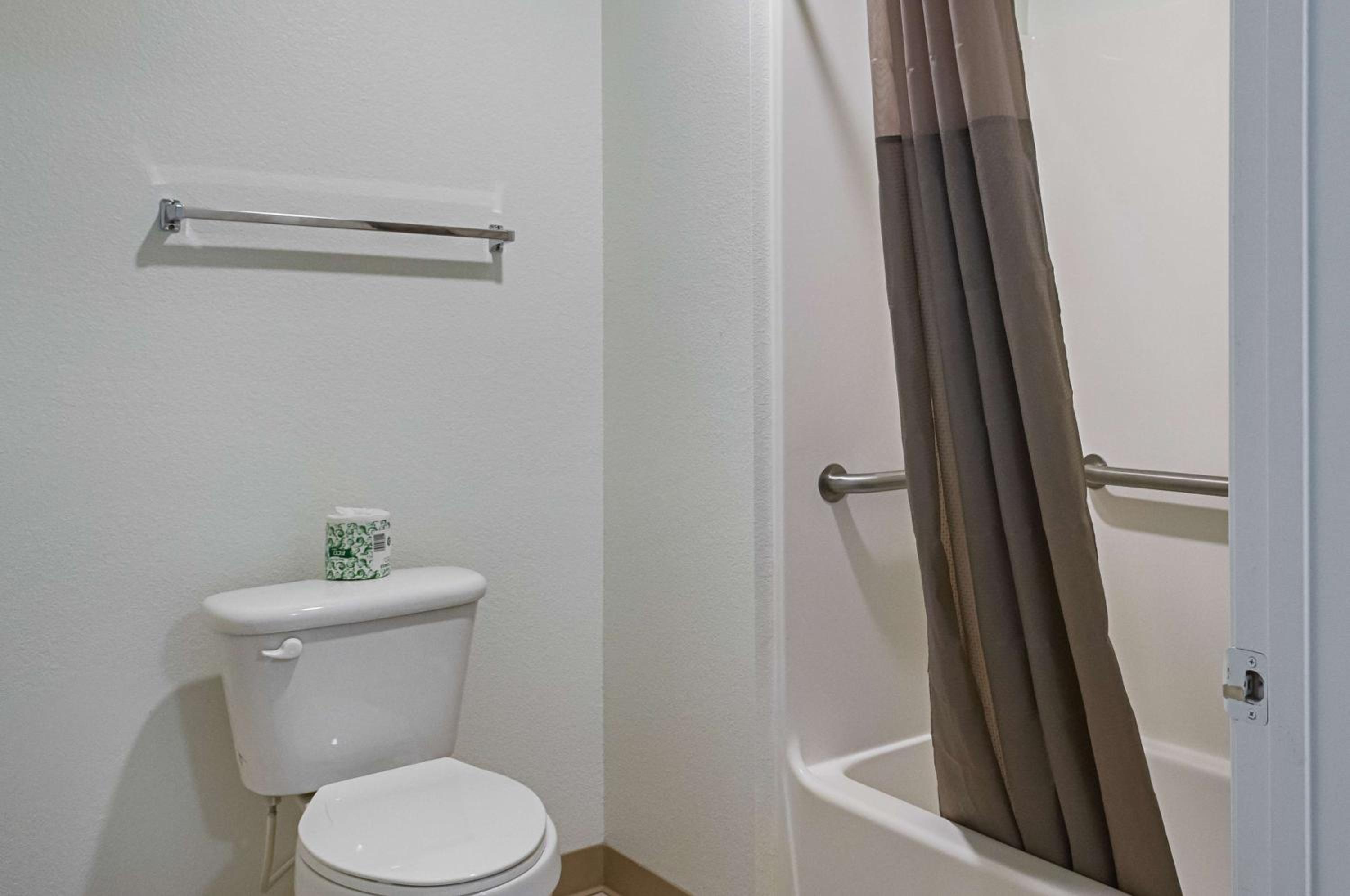 King Room - Disability Access - Non-Smoking - Photo 4
