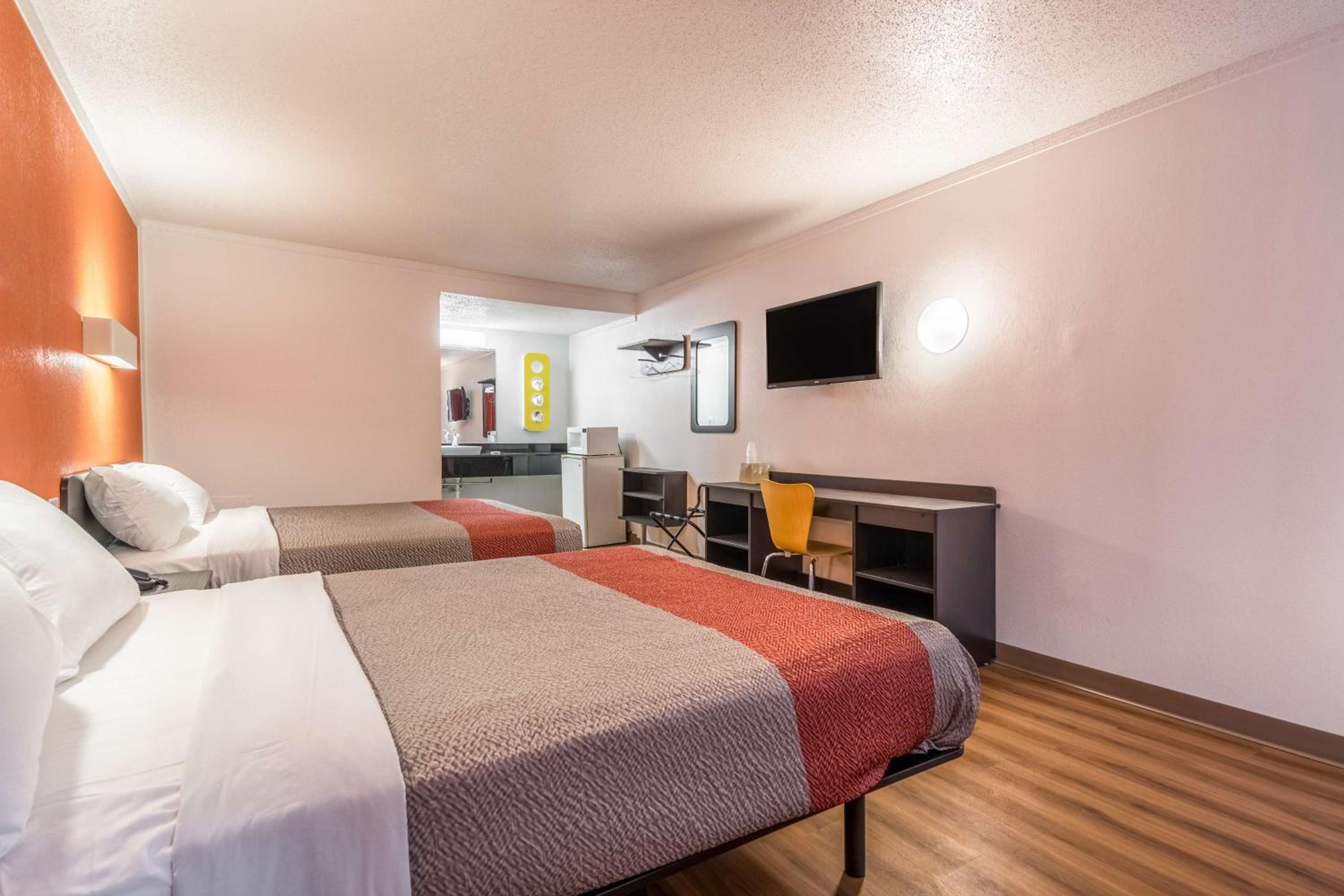 Deluxe Queen Room with Two Queen Beds - Non-Smoking