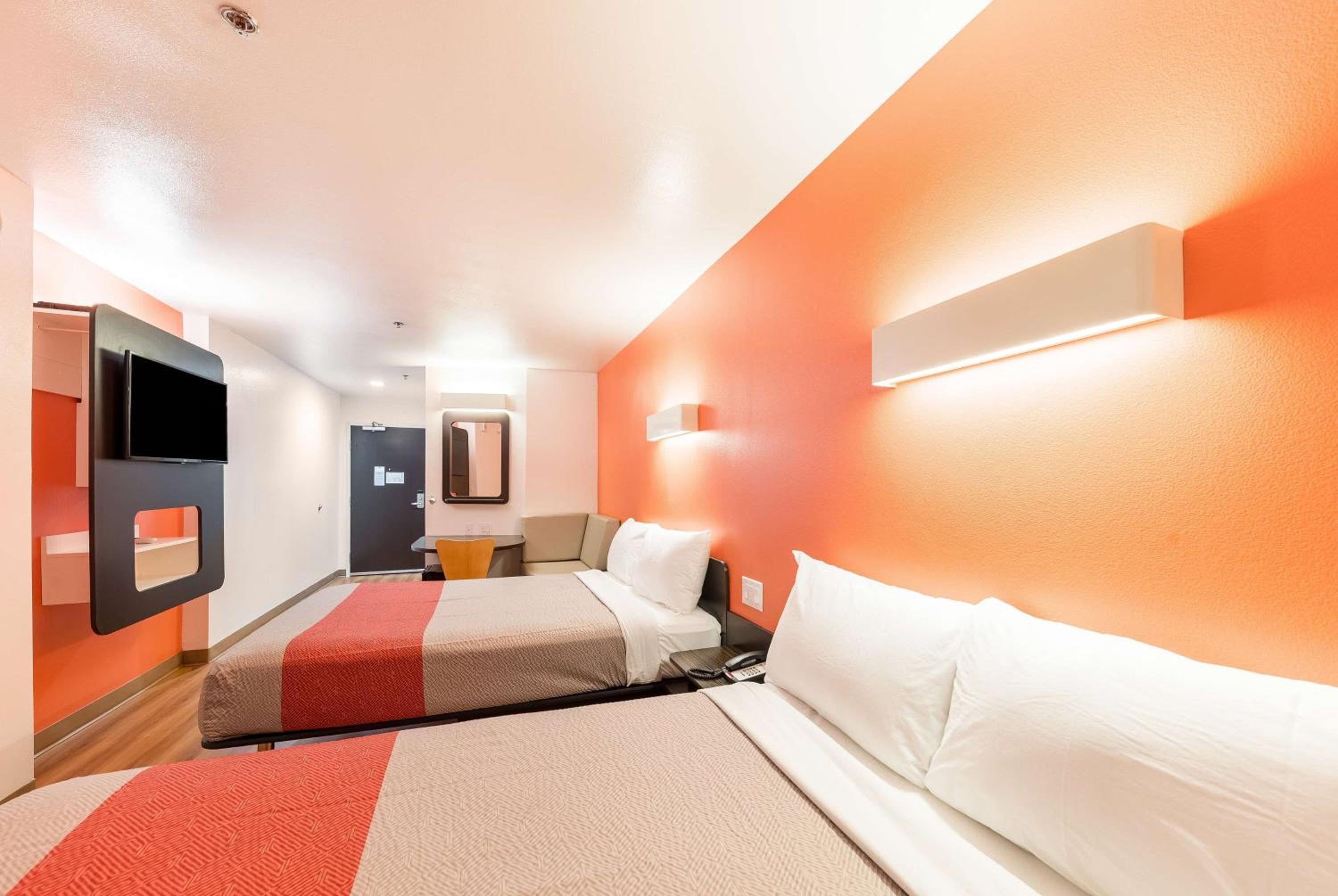 Quadruple Room - Smoking photo 3