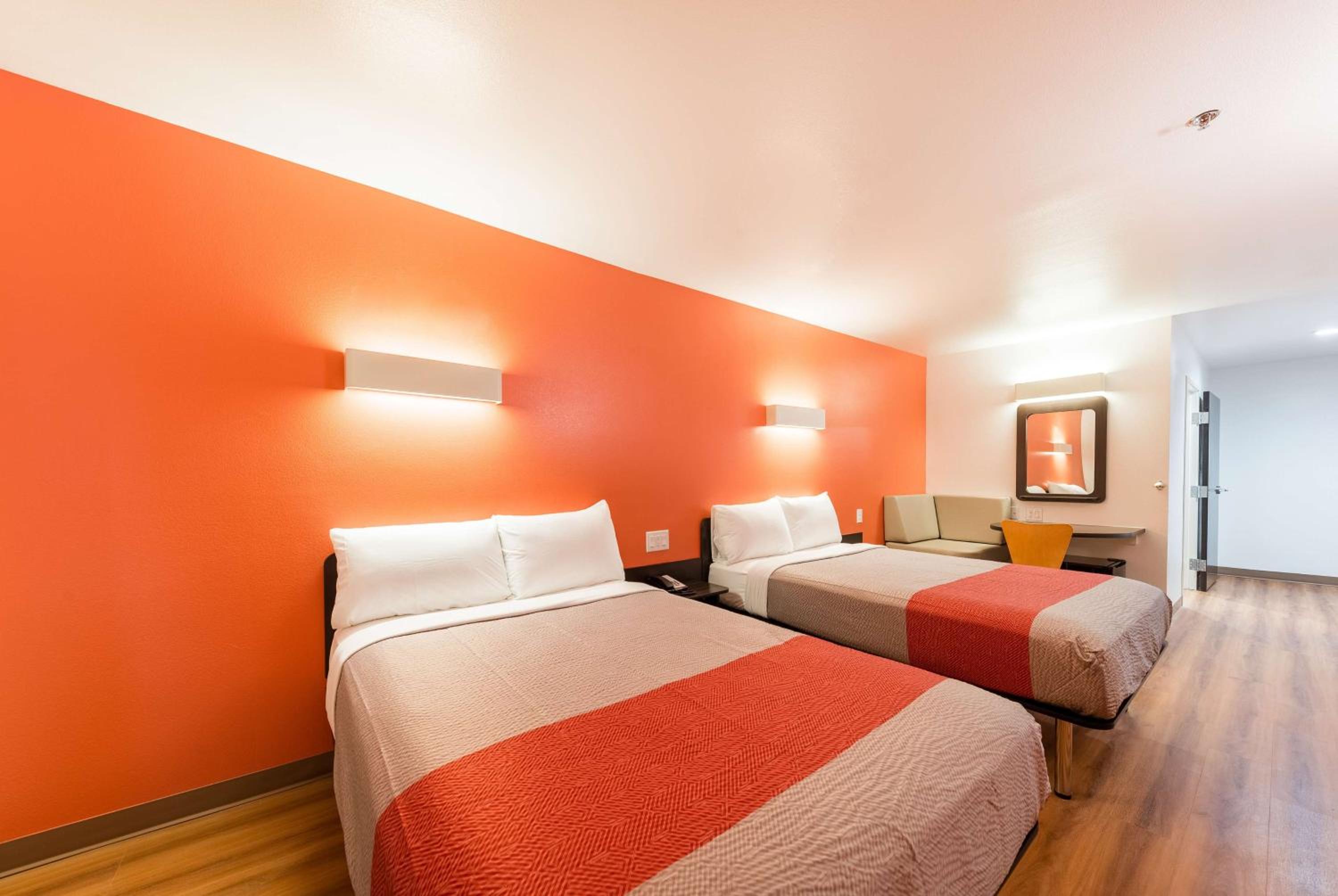 Quadruple Room - Non-Smoking photo 3
