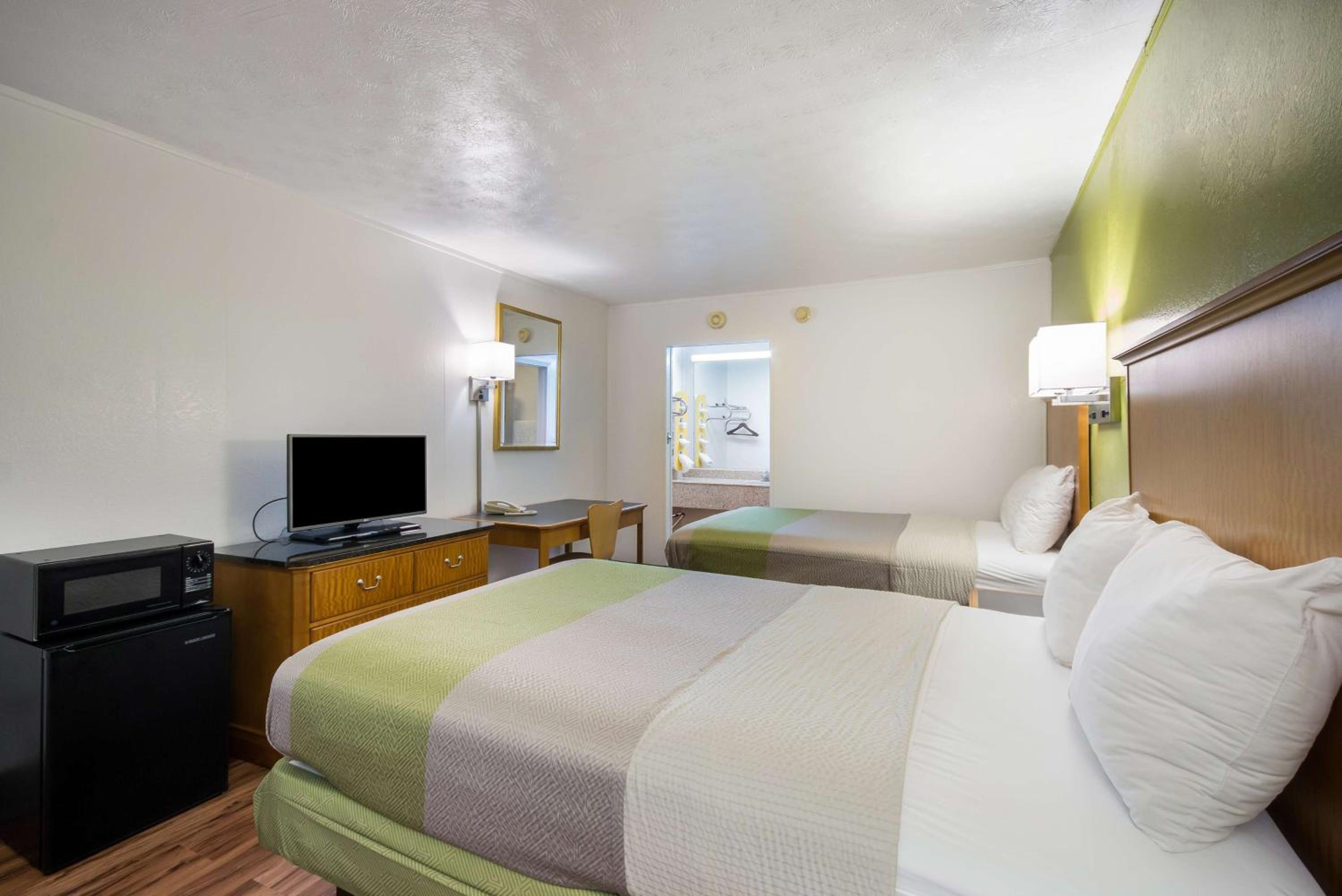 Deluxe Quadruple Room - Non-Smoking - Photo 2