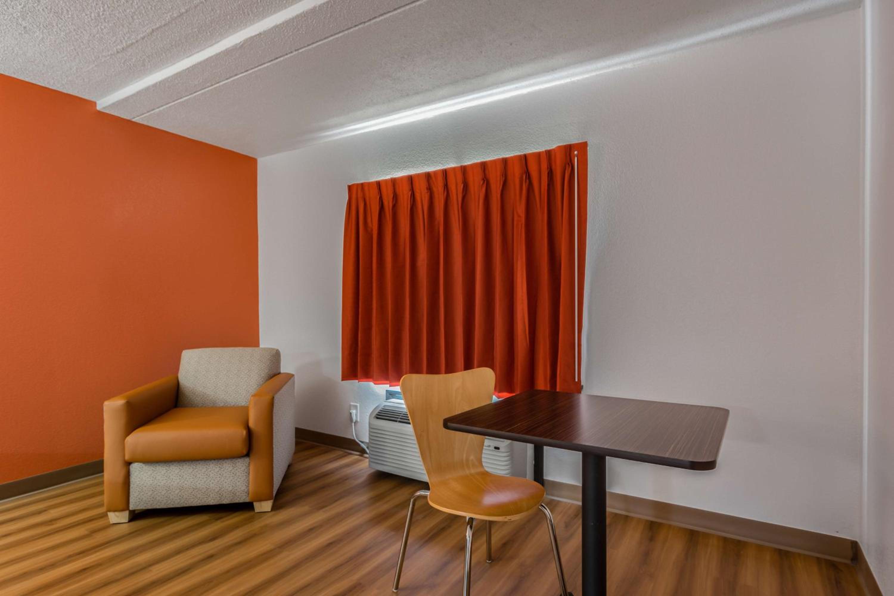 King Room - Non-Smoking photo 1