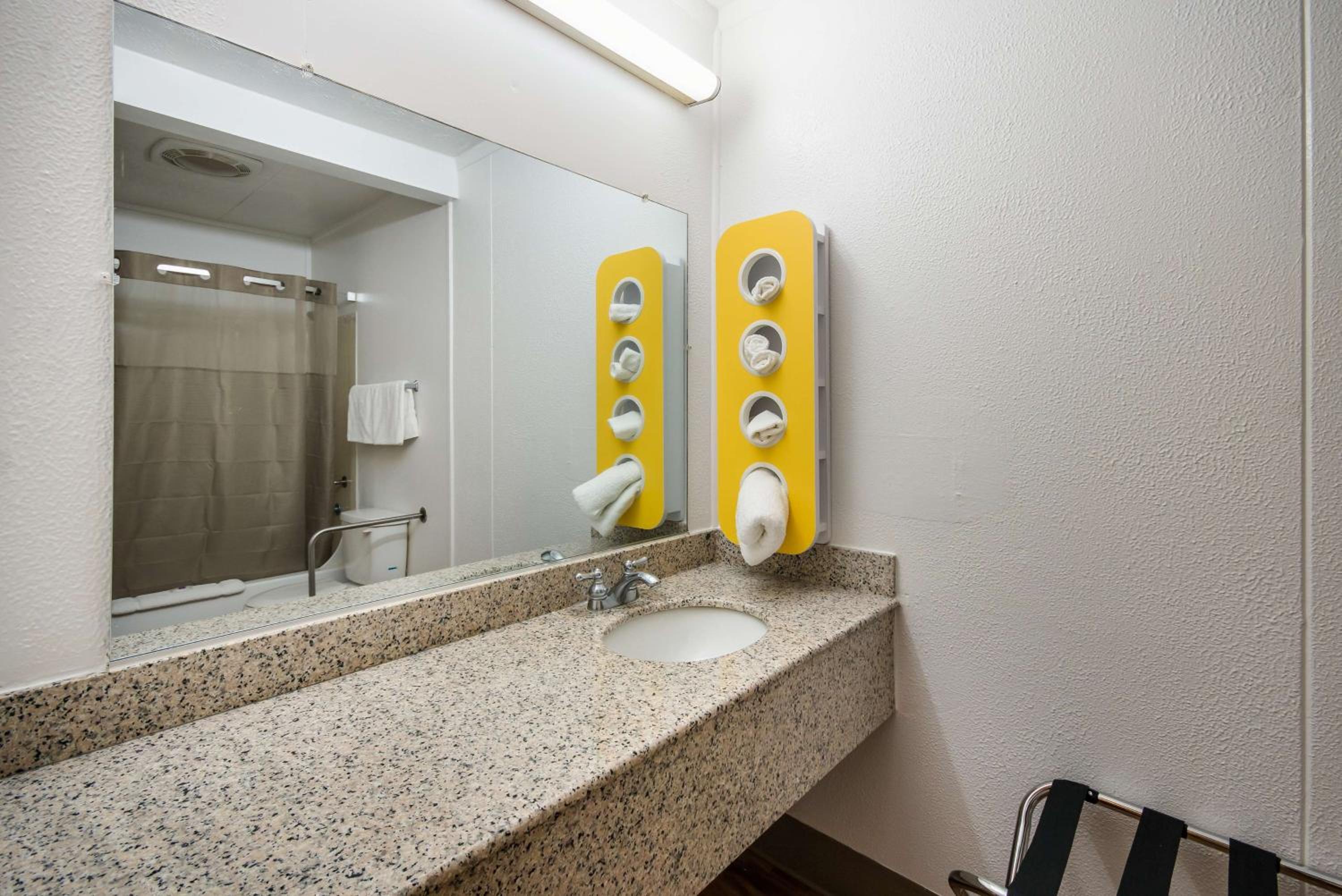 Deluxe Quadruple Room - Non-Smoking - Photo 16