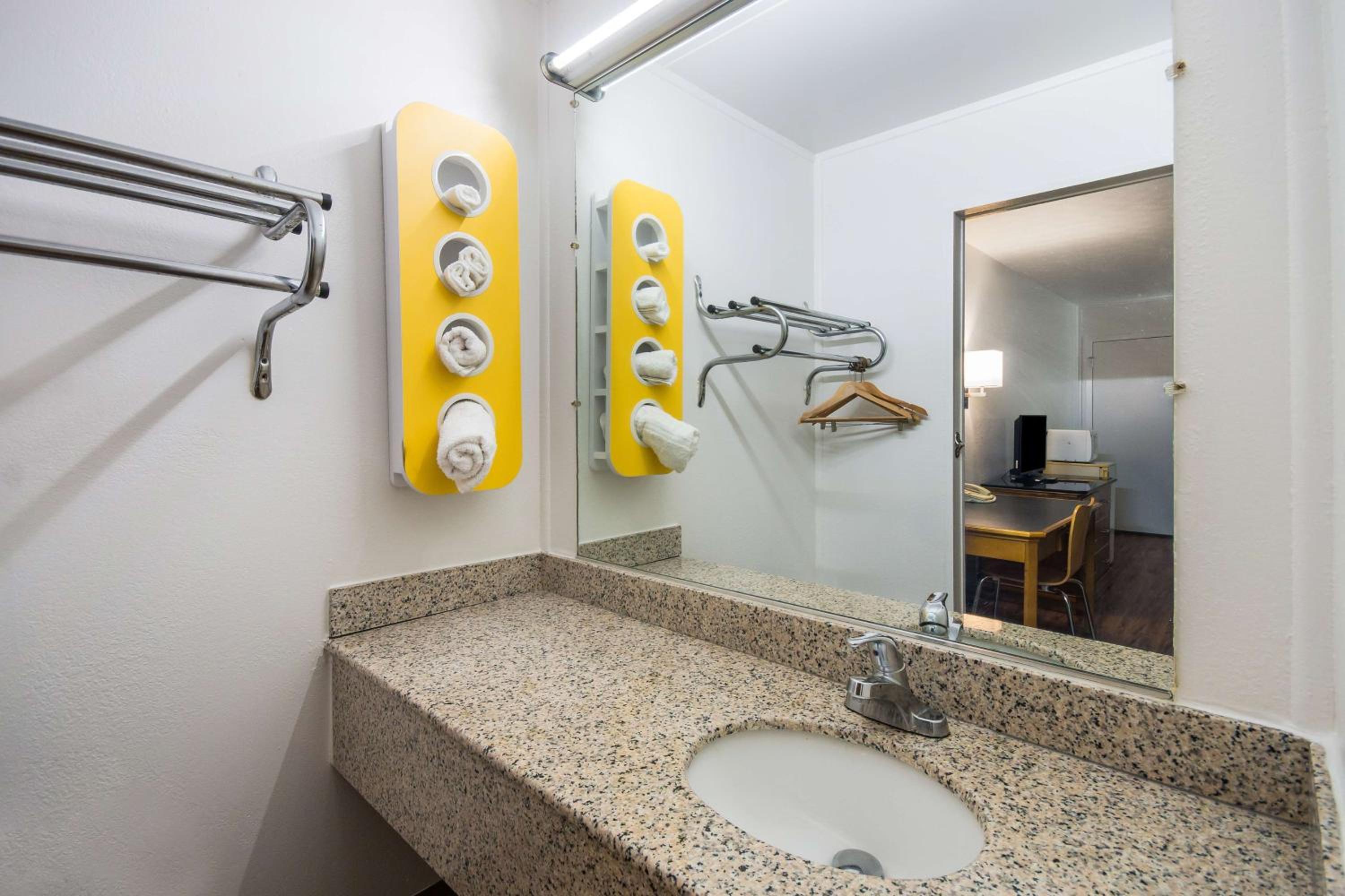 Deluxe Quadruple Room - Non-Smoking - Photo 6